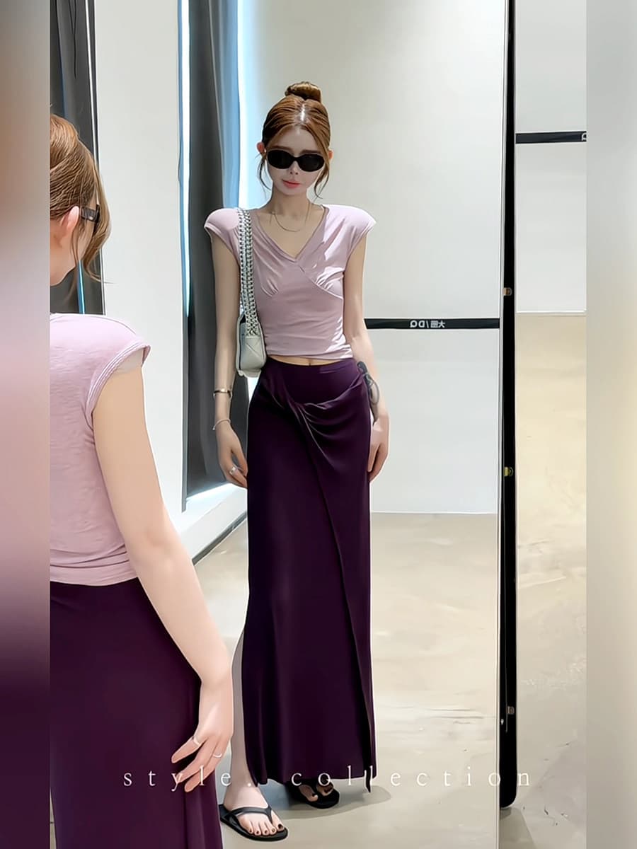 순수한 욕망 바람 V넥 작은 날다 소매 몸매 가꾸기 슬림해 보이는 티셔츠 여성 여름 새로운 불규칙 트임 비틀림 반신 치마 세트 이미지 2