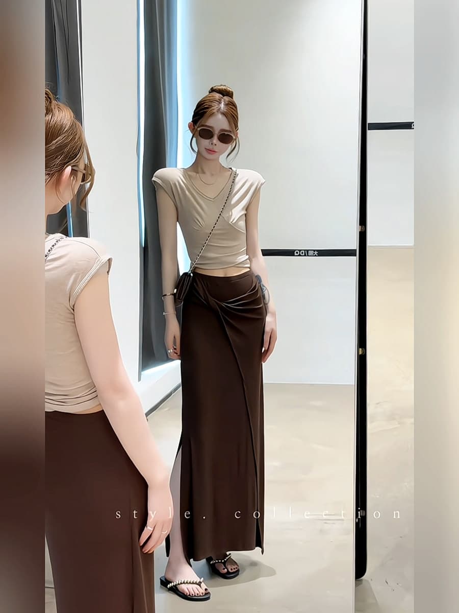 순수한 욕망 바람 V넥 작은 날다 소매 몸매 가꾸기 슬림해 보이는 티셔츠 여성 여름 새로운 불규칙 트임 비틀림 반신 치마 세트 이미지 3