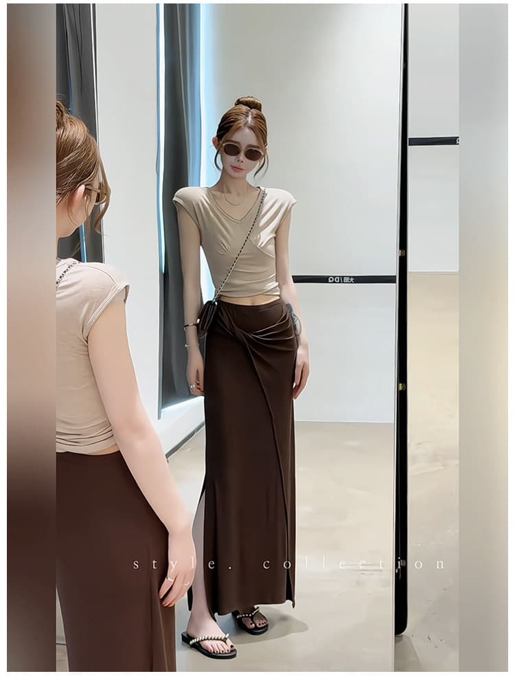 순수한 욕망 바람 V넥 작은 날다 소매 몸매 가꾸기 슬림해 보이는 티셔츠 여성 여름 새로운 불규칙 트임 비틀림 반신 치마 세트 상세 이미지 4