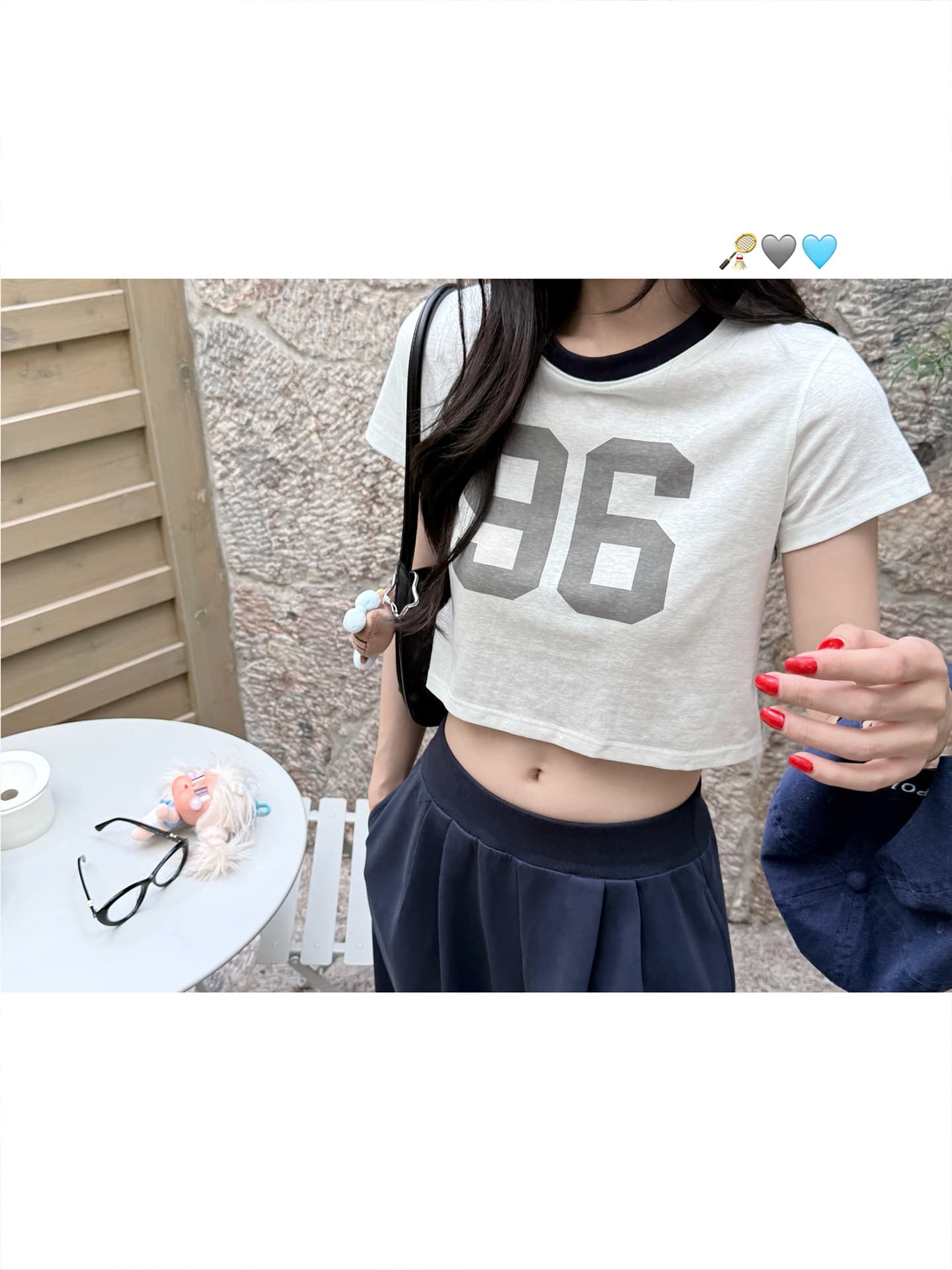 알파벳 반팔 티셔츠 여성 짧은 다용도 슬림해 보이는 디자인 센스 맨위 여름 동정