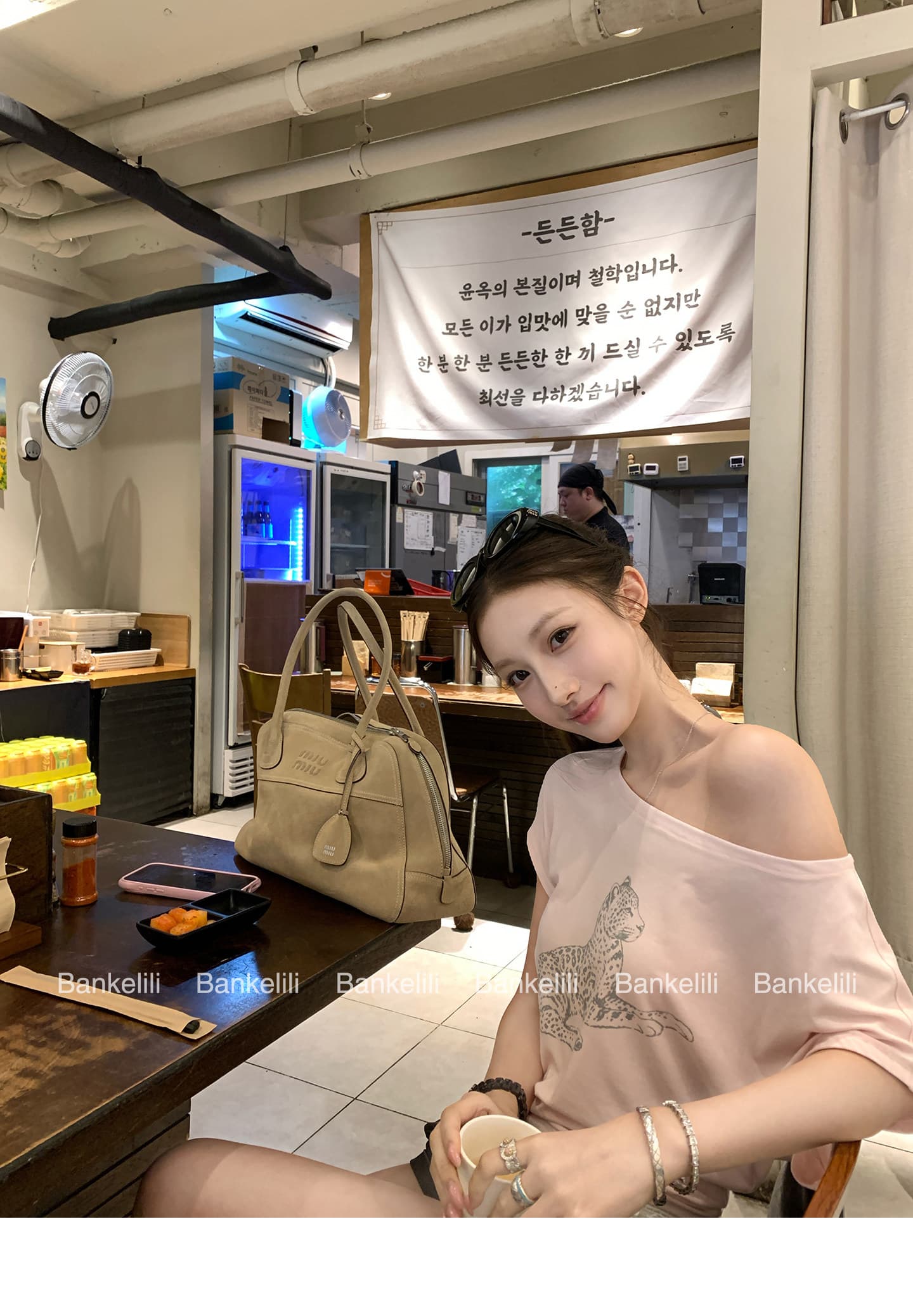 밤나무 코코아 bankelili 느긋한 표범 표범 82 블루 좋은 모달 주간 실크 양모 레오파드 무늬 비스듬한 어깨 티셔츠 여성 상세 이미지 39