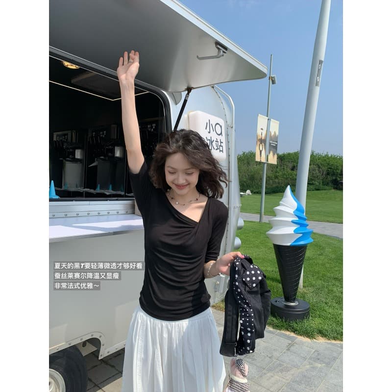 중간 소매 티셔츠 프랑스식 레트로 디자인 센스 단색 핀치 Pleat 몸매 가꾸기 불규칙 칼라 반팔 맨위 여성 이미지 3