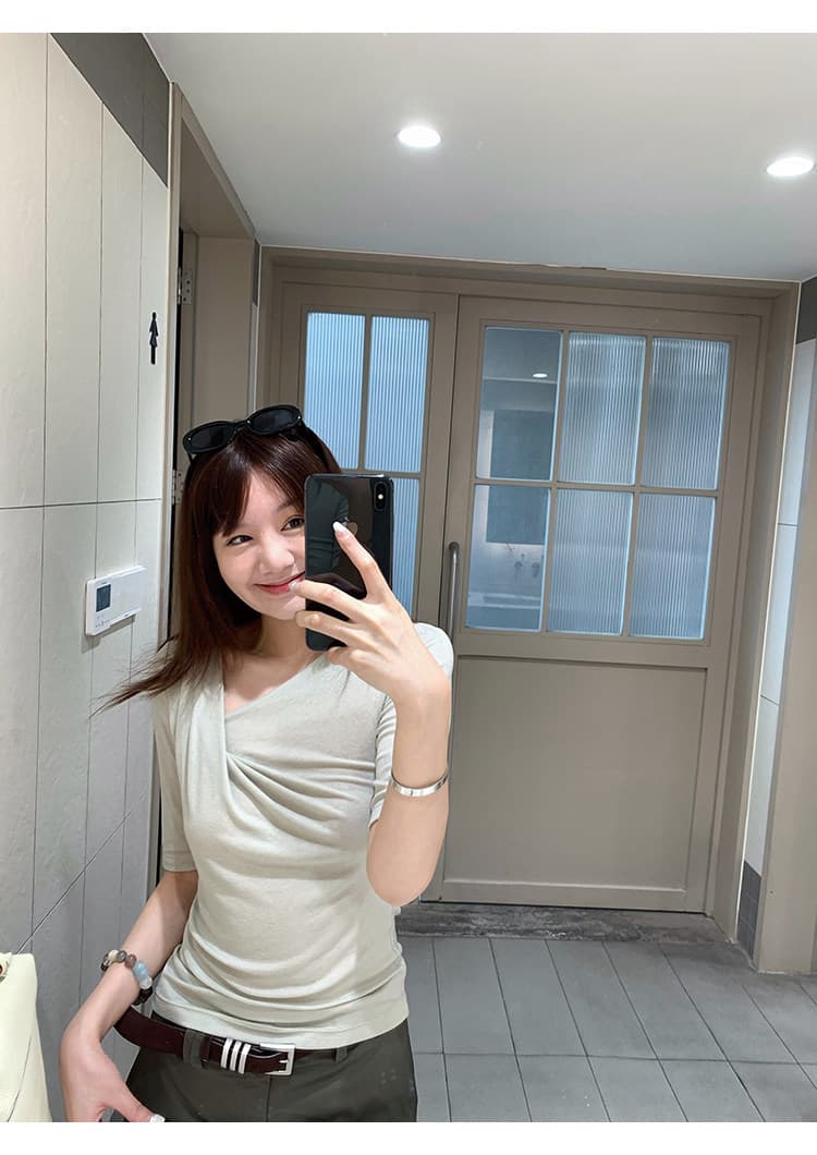 중간 소매 티셔츠 프랑스식 레트로 디자인 센스 단색 핀치 Pleat 몸매 가꾸기 불규칙 칼라 반팔 맨위 여성 상세 이미지 37
