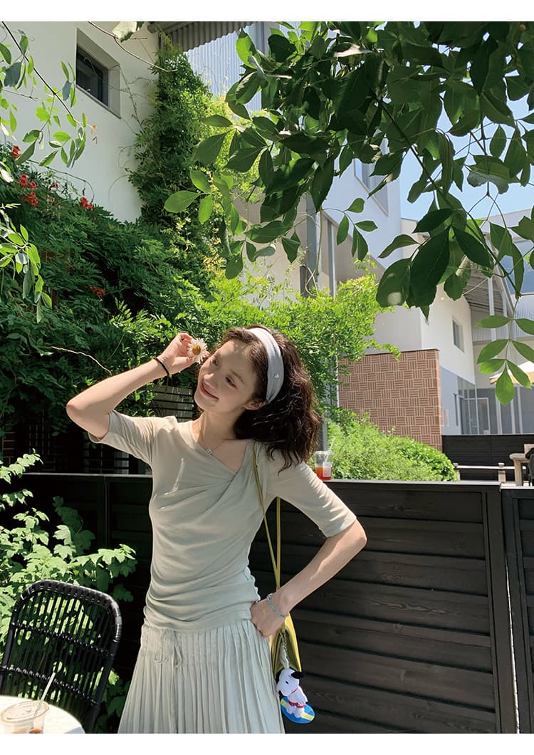 중간 소매 티셔츠 프랑스식 레트로 디자인 센스 단색 핀치 Pleat 몸매 가꾸기 불규칙 칼라 반팔 맨위 여성 상세 이미지 41