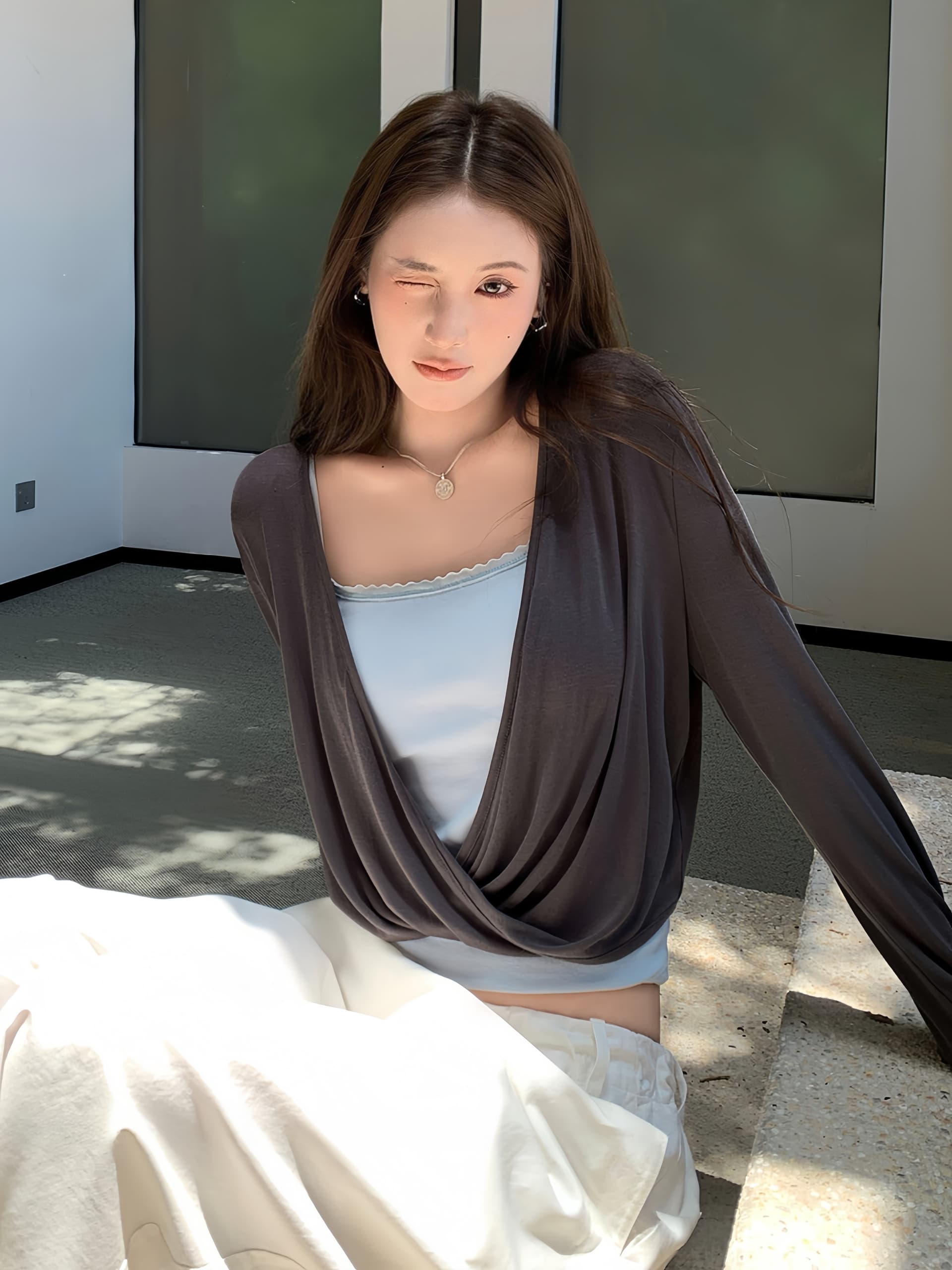달콤한 차가운 느슨함 바람 흔들다 칼라 페이크 레이어드 긴팔 티셔츠 여성 의류 여름 2026 새로운 루즈핏 슬림해 보이는 불규칙 맨위 이미지 2