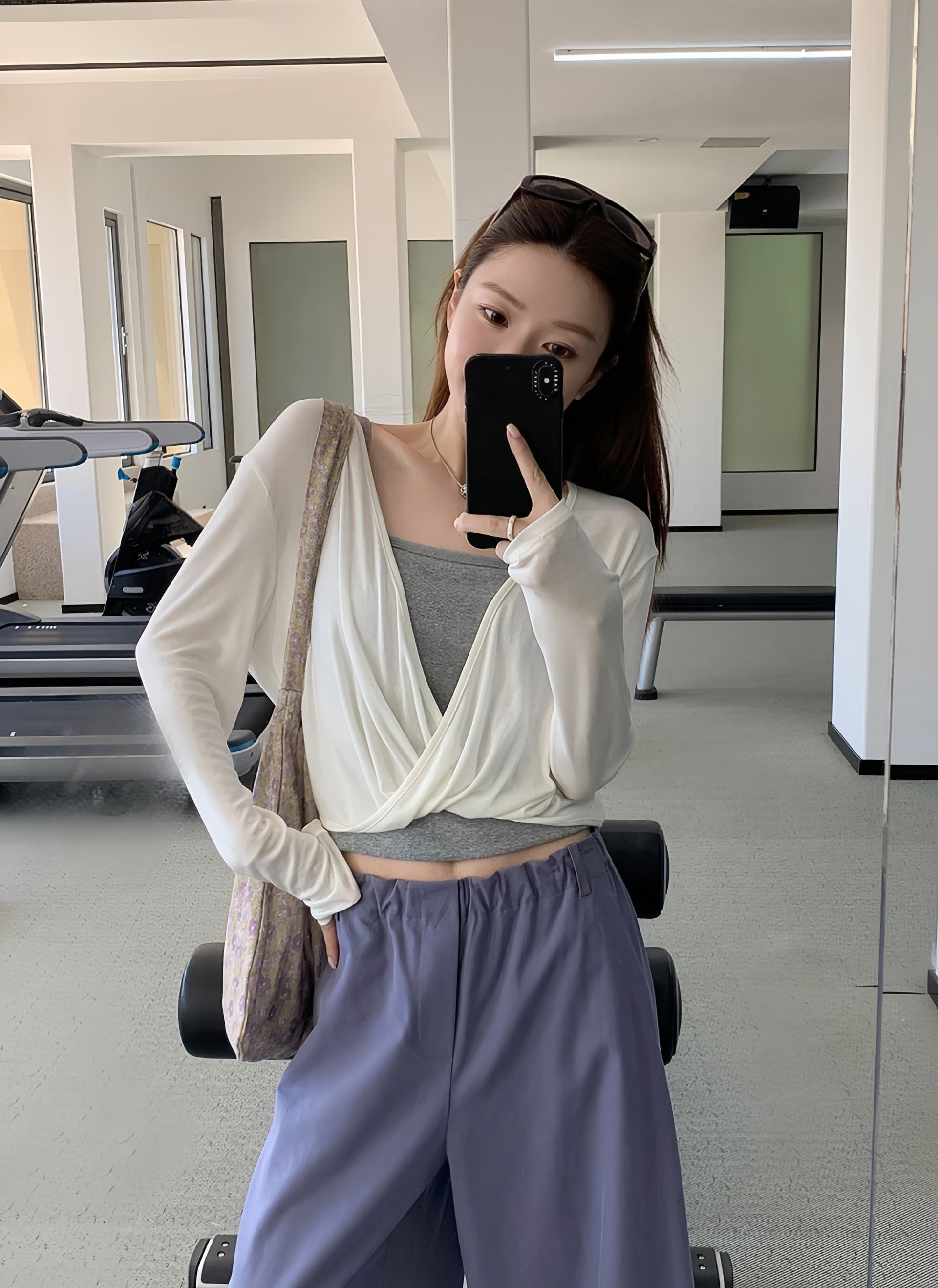 달콤한 차가운 느슨함 바람 흔들다 칼라 페이크 레이어드 긴팔 티셔츠 여성 의류 여름 2026 새로운 루즈핏 슬림해 보이는 불규칙 맨위 상세 이미지 3