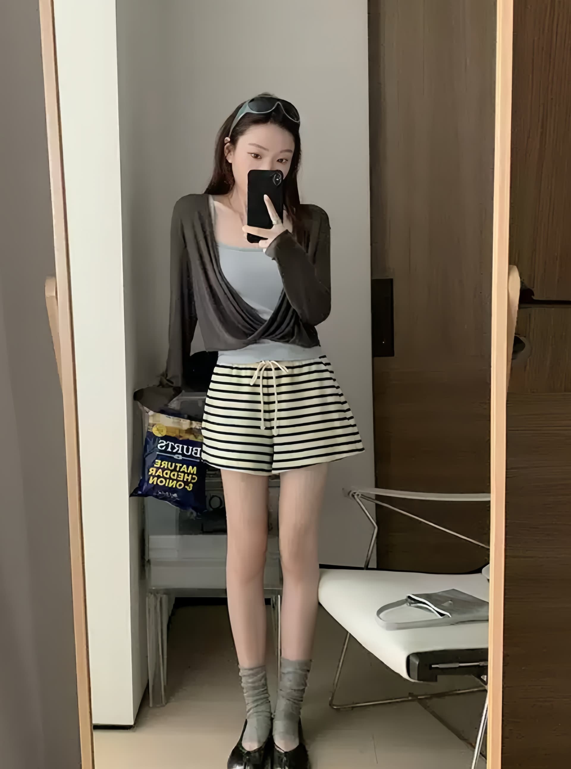 달콤한 차가운 느슨함 바람 흔들다 칼라 페이크 레이어드 긴팔 티셔츠 여성 의류 여름 2026 새로운 루즈핏 슬림해 보이는 불규칙 맨위 상세 이미지 5