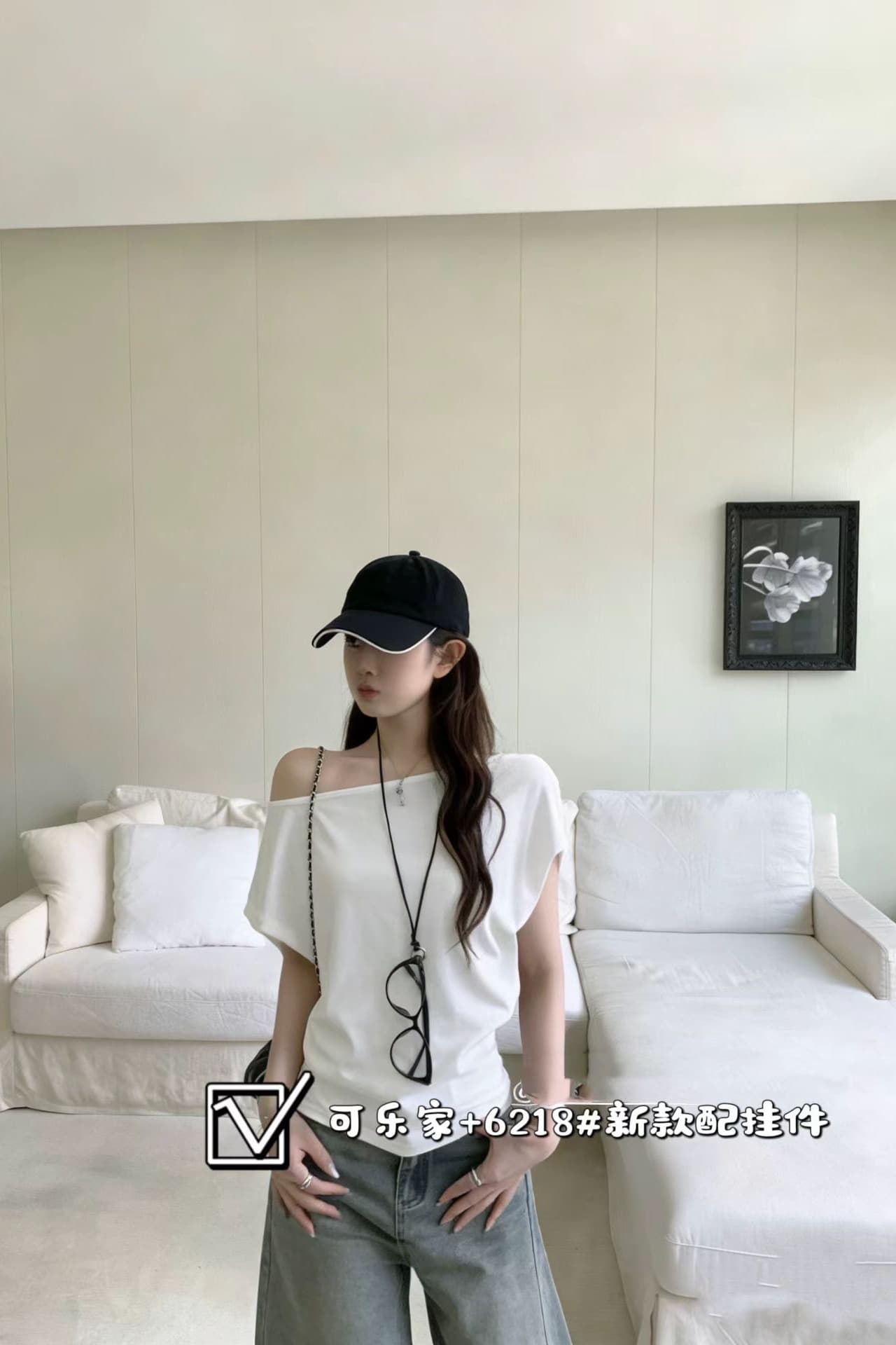 열세 개 2026 한국 스타일 패션 비스듬한 칼라 오프숄더 스트라이프 캐주얼 배트윙 소매 다용도 반팔 티셔츠 여성 경기 펜던트 이미지 6