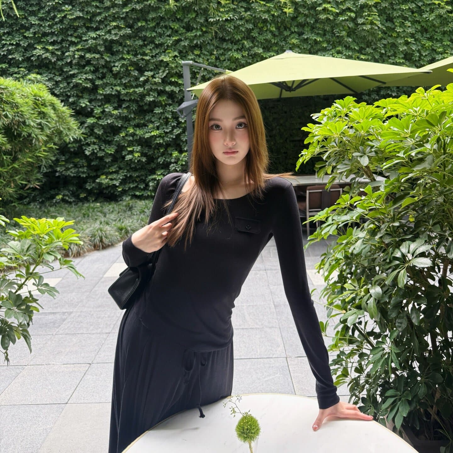 작은 예쁜 허리 주머니 tee 마이크로 볼륨 측면 u 칼라 몸매 가꾸기 티셔츠 여성 이미지 5