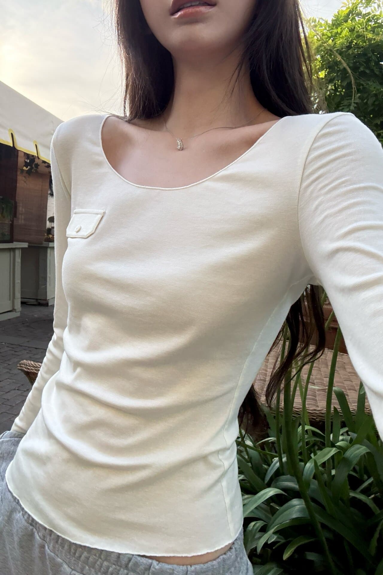 작은 예쁜 허리 주머니 tee 마이크로 볼륨 측면 u 칼라 몸매 가꾸기 티셔츠 여성 이미지 6