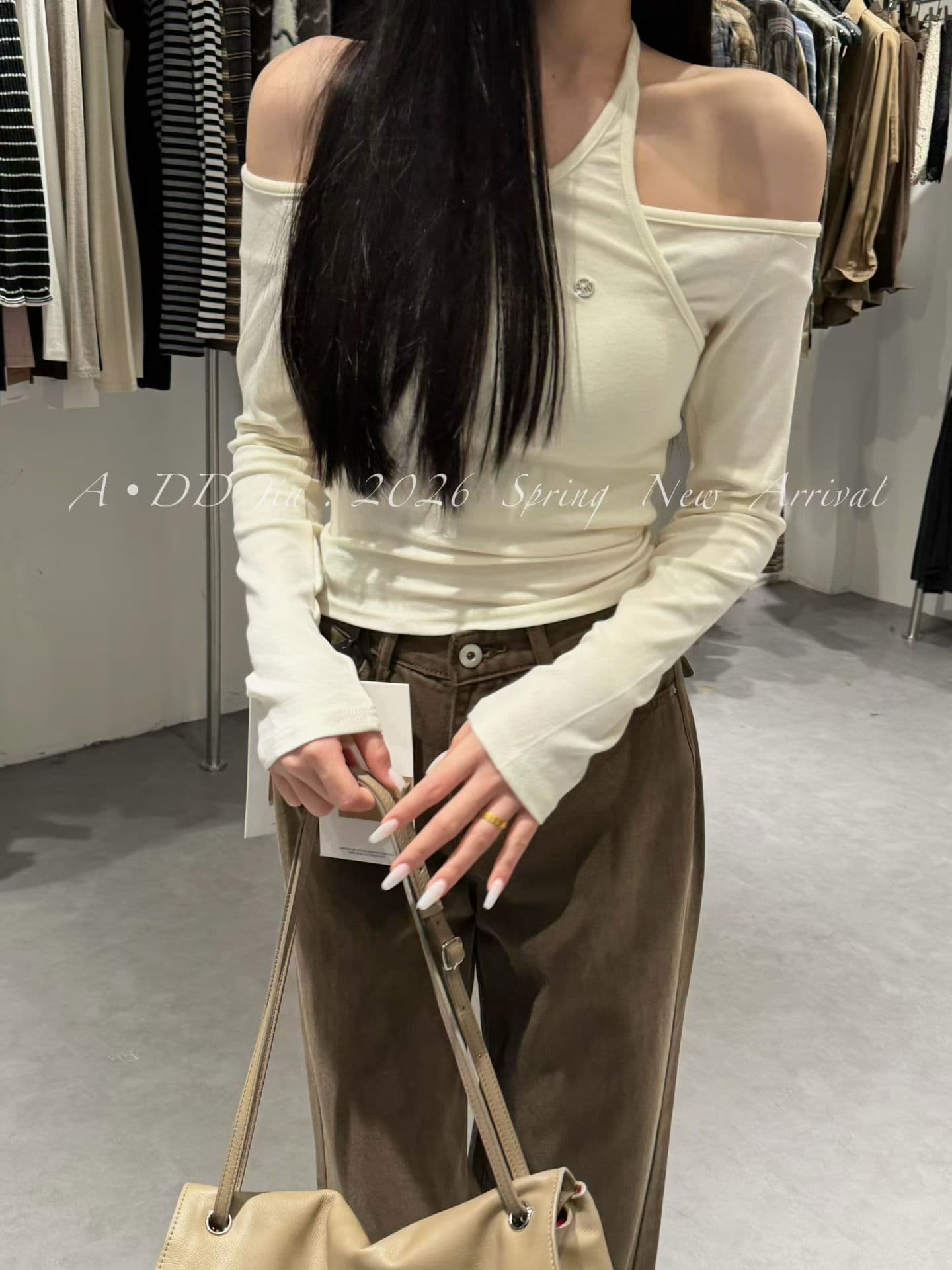 2026 가을 새로운 순수한 욕망 핫걸 행침 목 페이크 레이어드 긴팔 티셔츠 여성 몸매 가꾸기 비스듬한 칼라 오프숄더 쇼트 스타일 맨위 상세 이미지 2