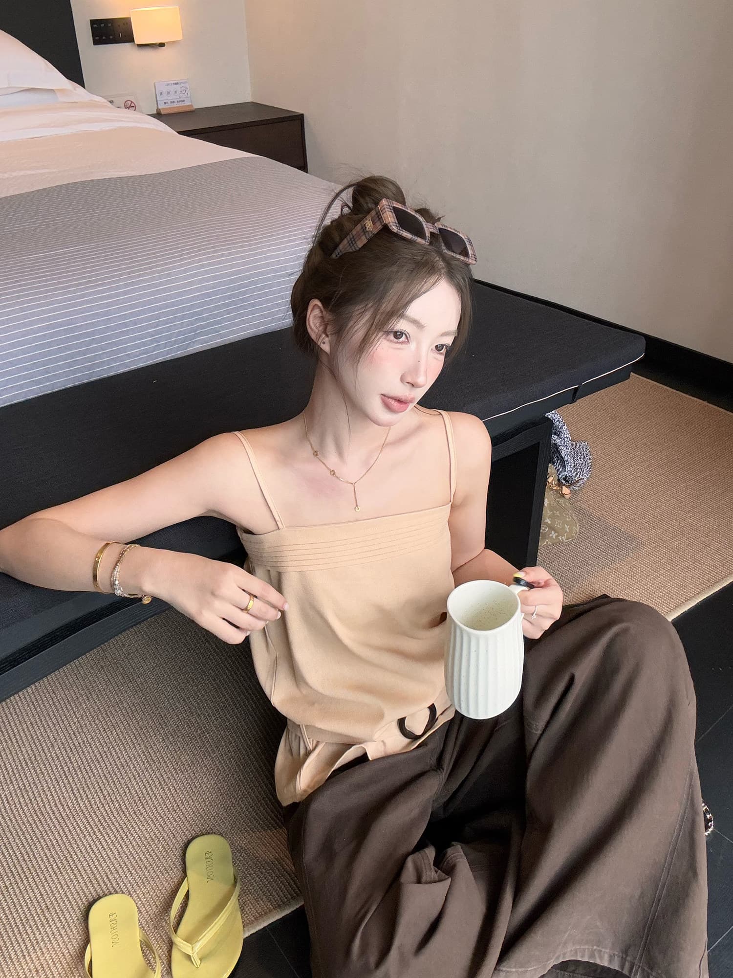 한 부서 부드러운 레트로 민소매 캐미솔 2026 레이스업 작은 대중 디자인 센스 루즈핏 맨위 이미지 4