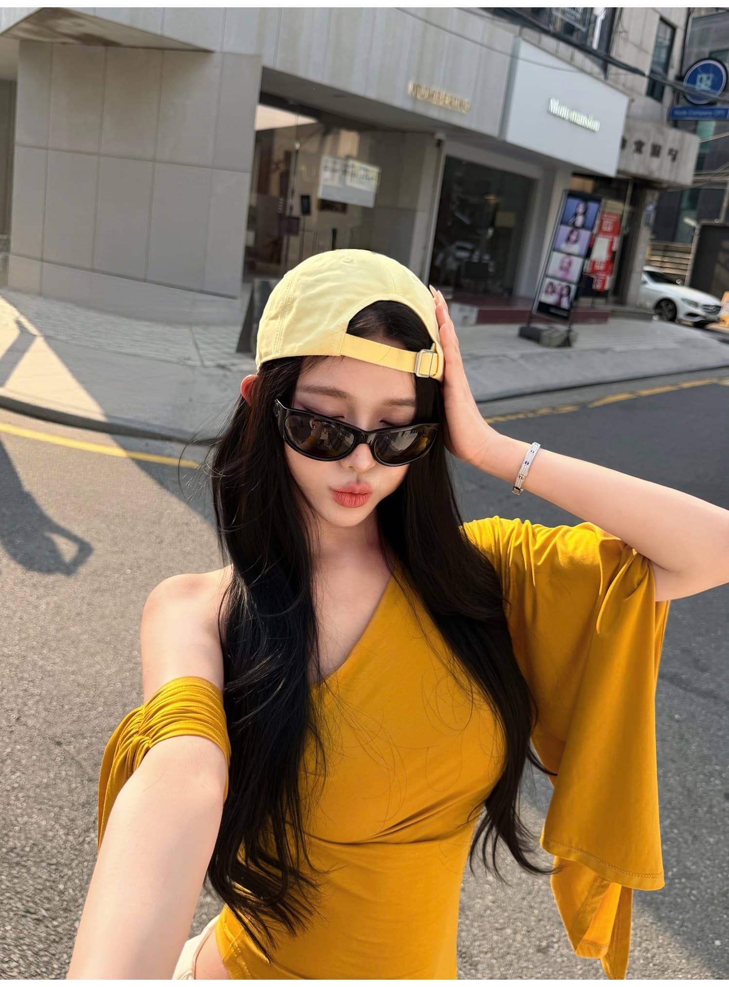 불규칙 비스듬한 어깨 디자인 티셔츠 리본 허리 수축 맨위 여성 상세 이미지 27