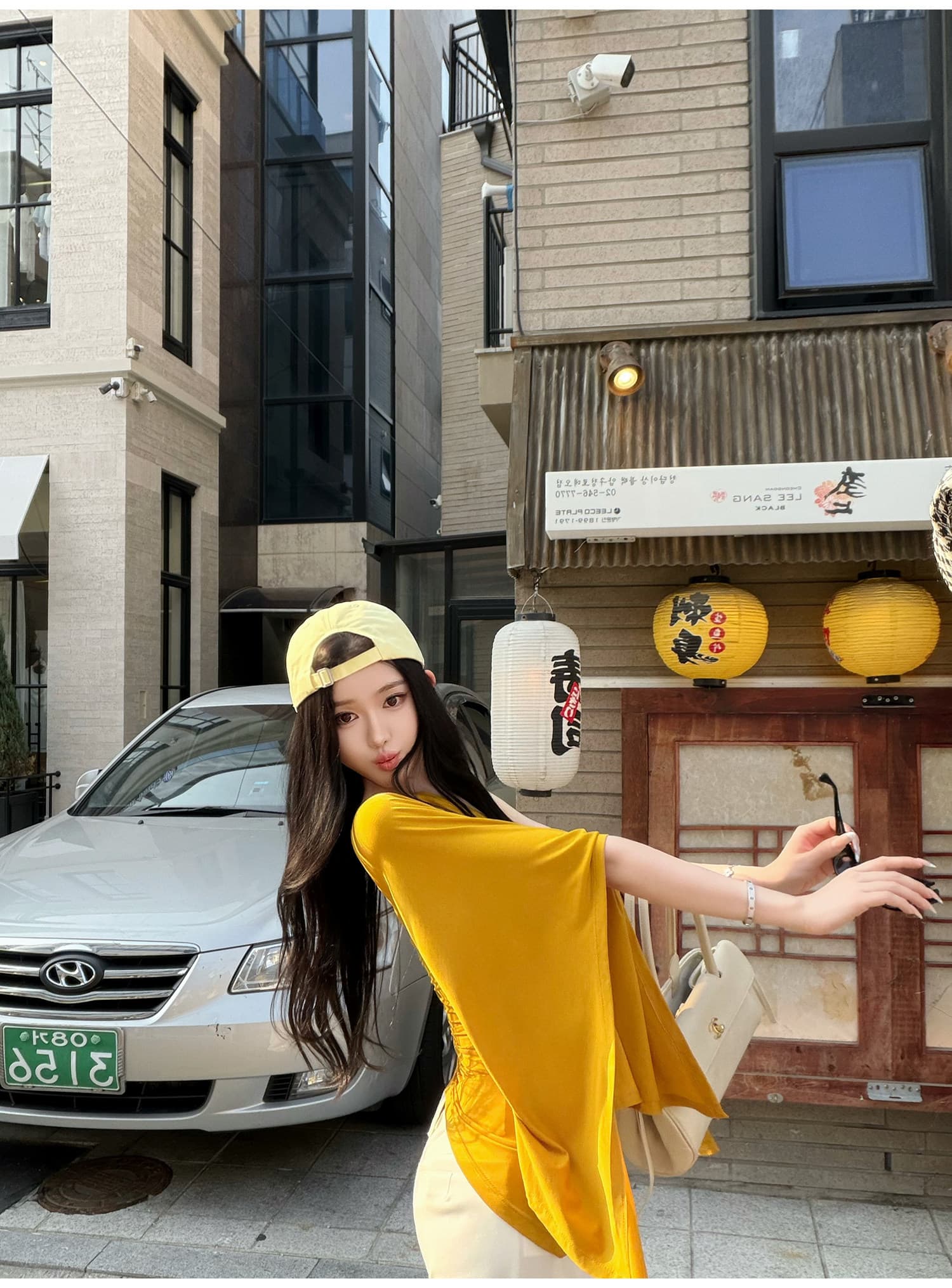 불규칙 비스듬한 어깨 디자인 티셔츠 리본 허리 수축 맨위 여성 상세 이미지 31