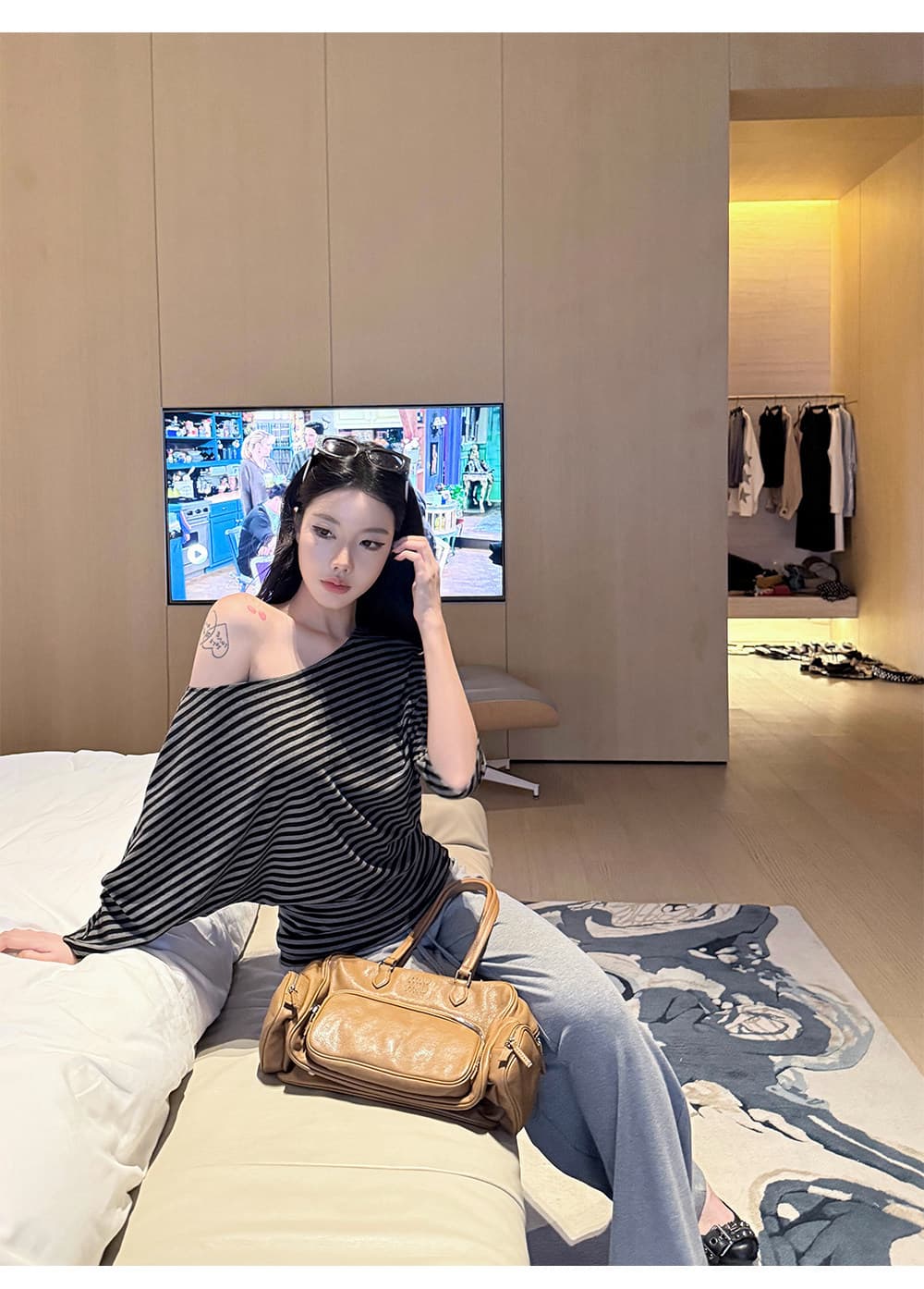 스트라이프 비스듬한 어깨 7부 소매 티셔츠 여성 슬림해 보이는 다용도 디자인 센스 오프숄더 이른 가을 맨위 상세 이미지 3