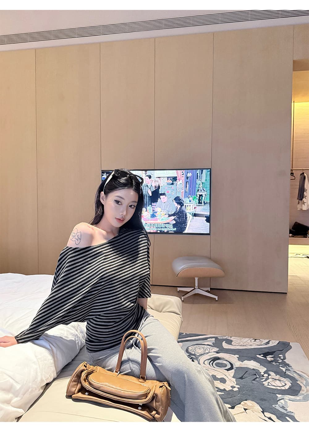 스트라이프 비스듬한 어깨 7부 소매 티셔츠 여성 슬림해 보이는 다용도 디자인 센스 오프숄더 이른 가을 맨위 상세 이미지 10