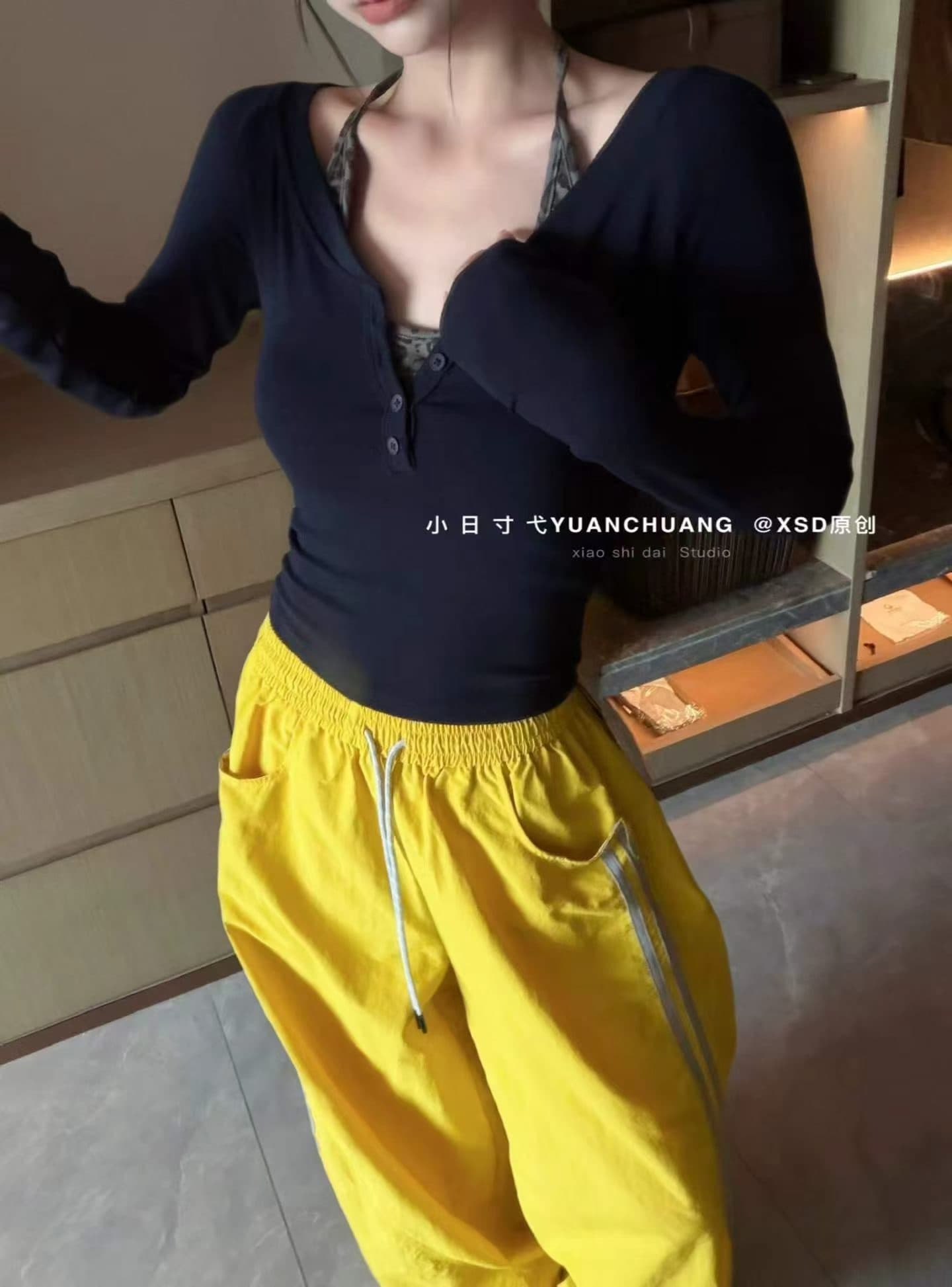 2026 이른 가을 새로운 디자인 센스 레오파드 무늬 슬립 티셔츠 투피스 세트 행침 목 작은 셔츠 몸매 가꾸기 긴팔 맨위 여성 상세 이미지 1