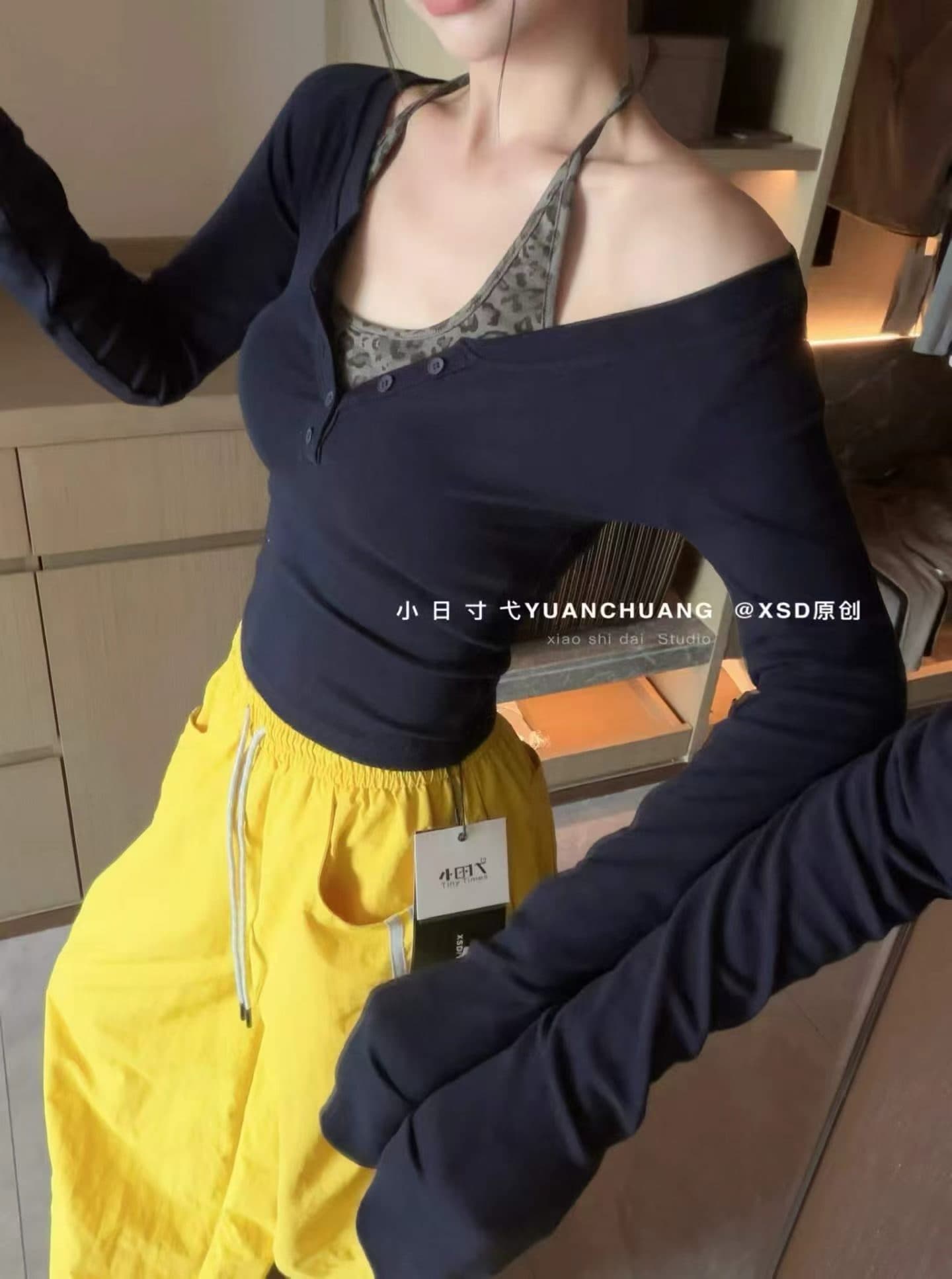 2026 이른 가을 새로운 디자인 센스 레오파드 무늬 슬립 티셔츠 투피스 세트 행침 목 작은 셔츠 몸매 가꾸기 긴팔 맨위 여성 상세 이미지 3