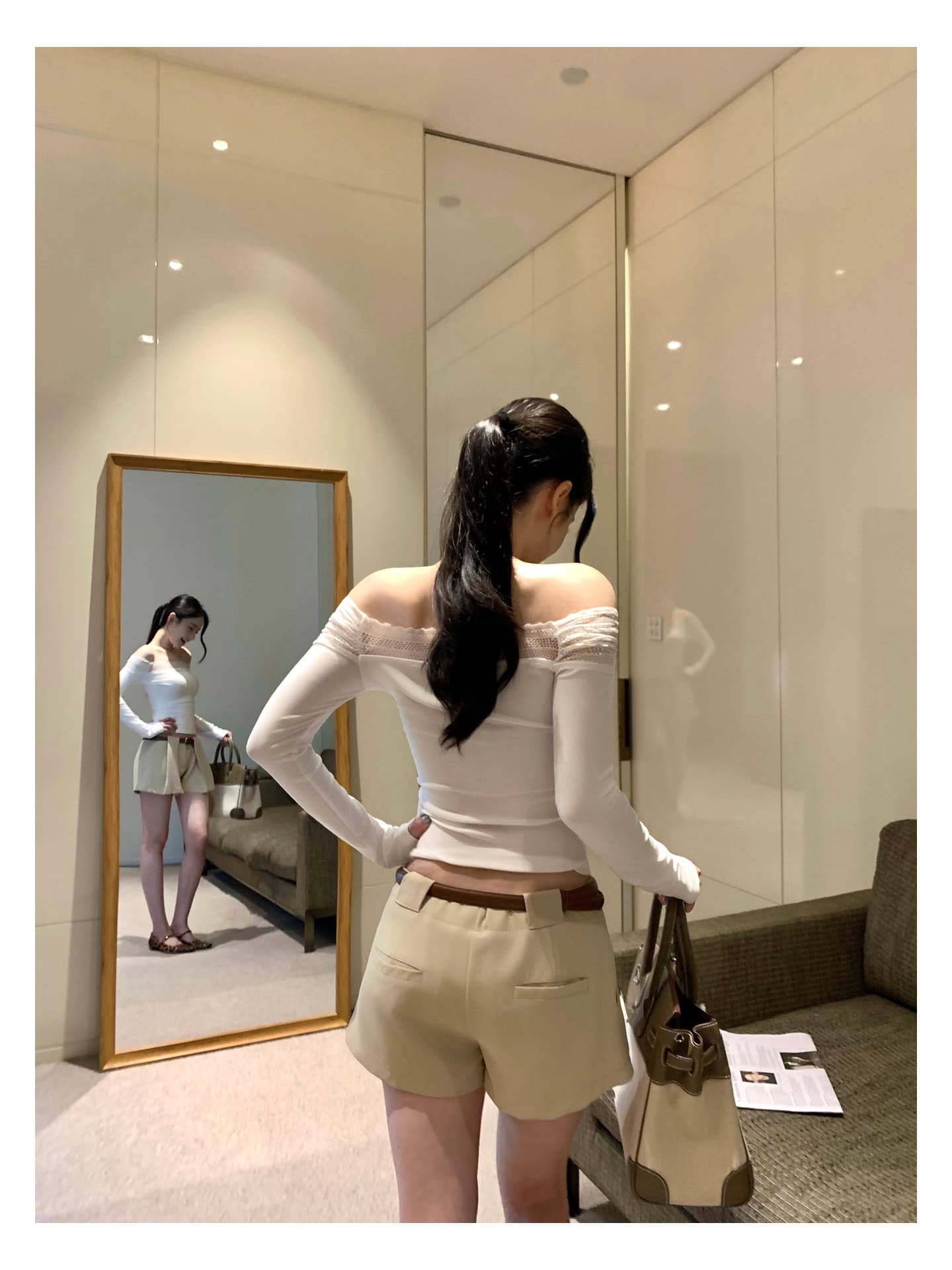 오프숄더 레이스 조각 긴팔 티셔츠 오프숄더 몸매 가꾸기 슬림해 보이는 품격 만나는 맨위 상세 이미지 12