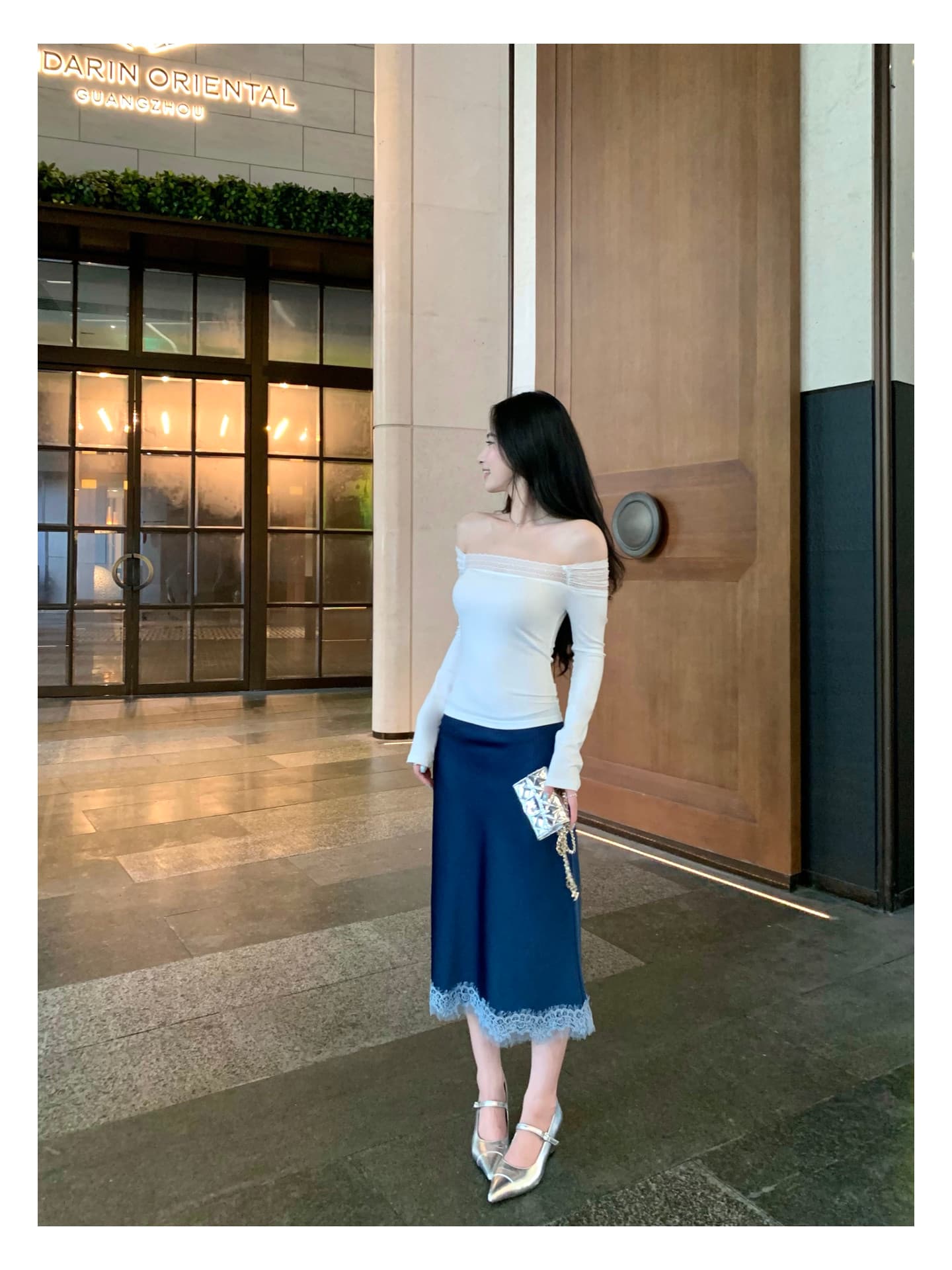 오프숄더 레이스 조각 긴팔 티셔츠 오프숄더 몸매 가꾸기 슬림해 보이는 품격 만나는 맨위 상세 이미지 18
