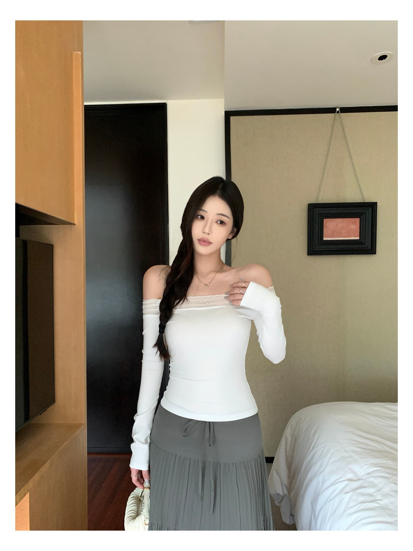 오프숄더 레이스 조각 긴팔 티셔츠 오프숄더 몸매 가꾸기 슬림해 보이는 품격 만나는 맨위 상세 이미지 32