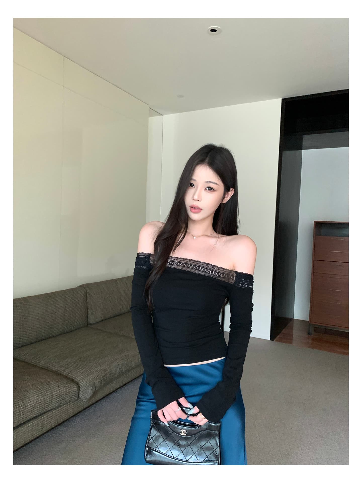 오프숄더 레이스 조각 긴팔 티셔츠 오프숄더 몸매 가꾸기 슬림해 보이는 품격 만나는 맨위 상세 이미지 34