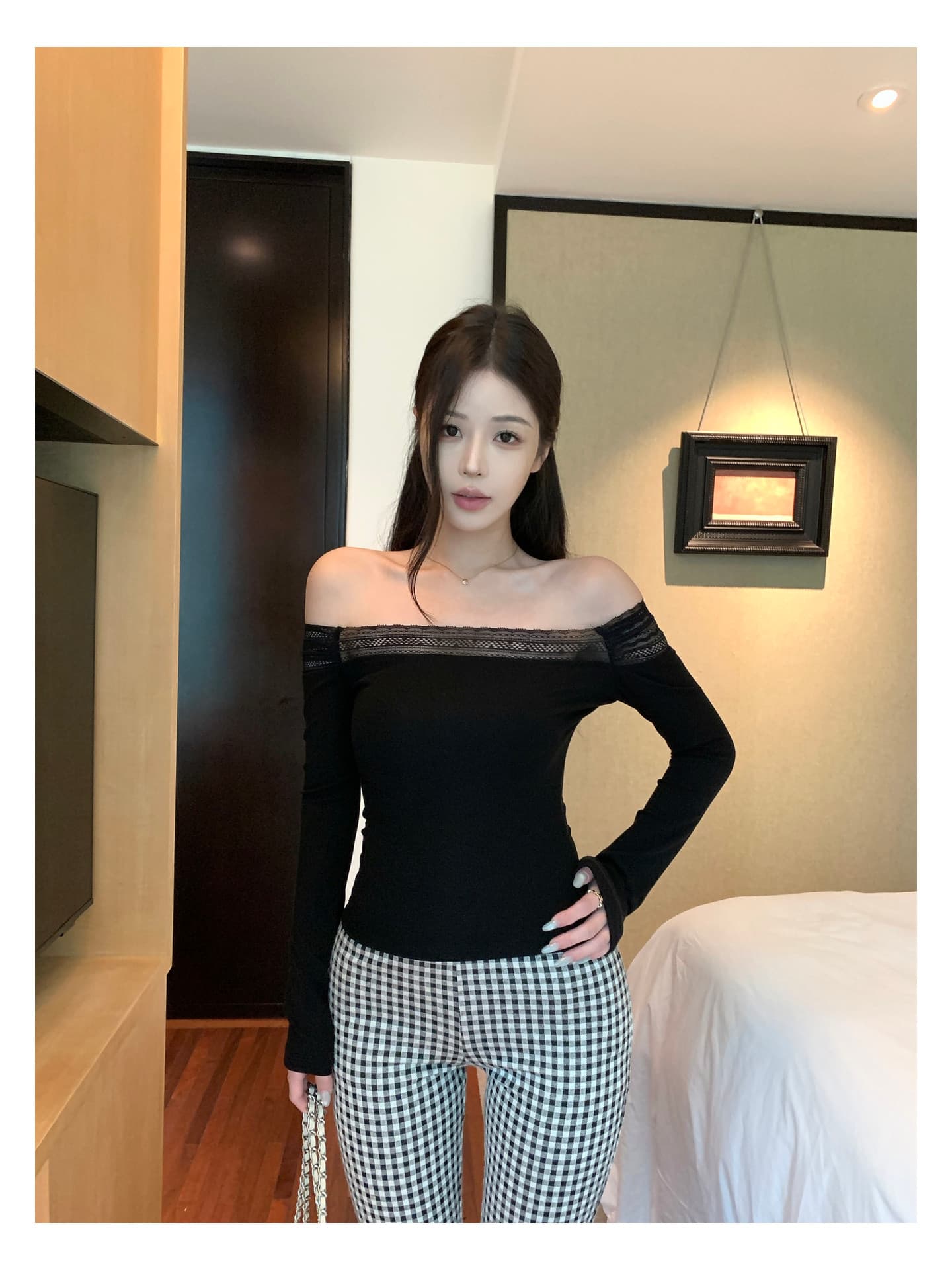 오프숄더 레이스 조각 긴팔 티셔츠 오프숄더 몸매 가꾸기 슬림해 보이는 품격 만나는 맨위 상세 이미지 42