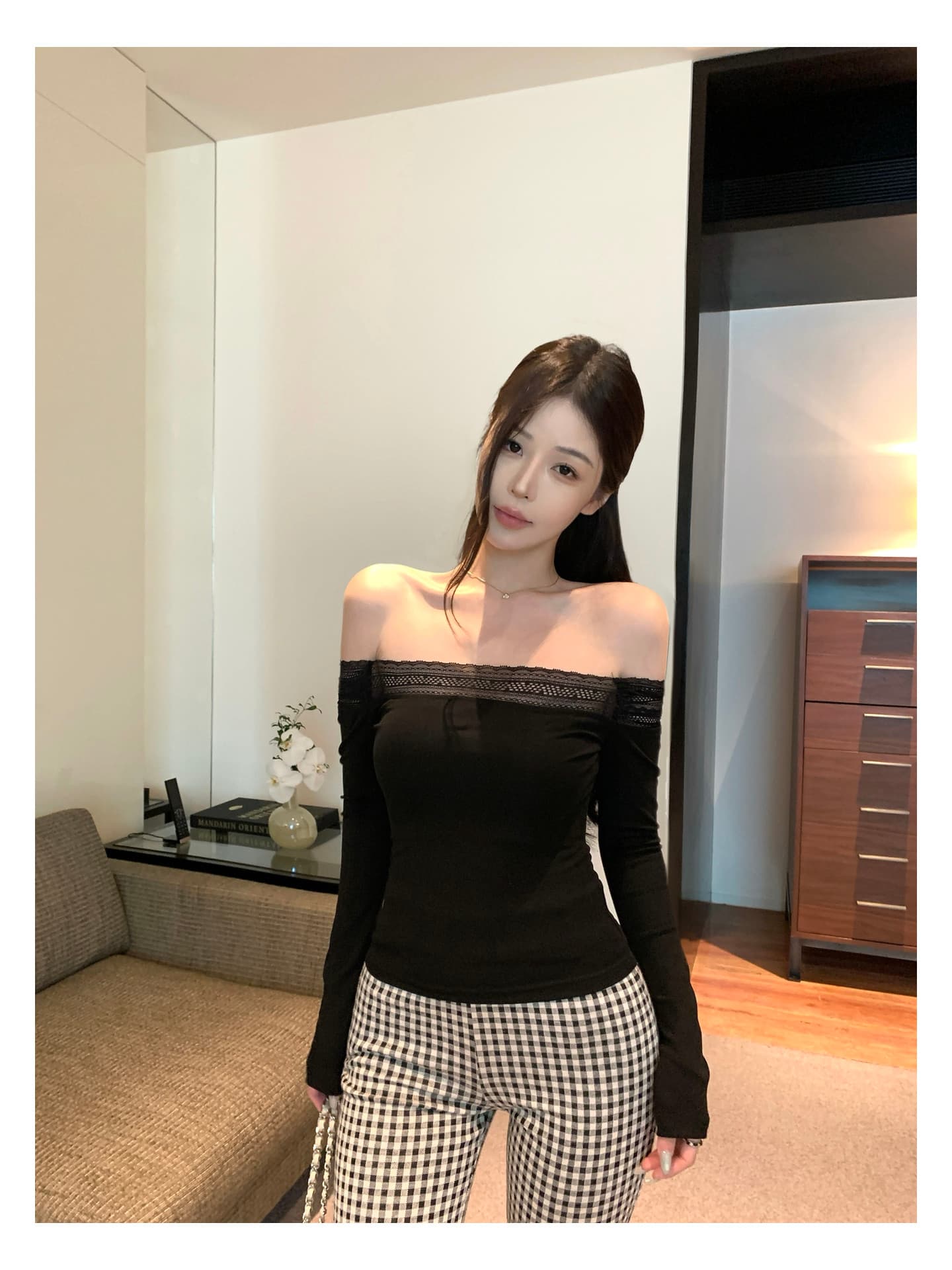 오프숄더 레이스 조각 긴팔 티셔츠 오프숄더 몸매 가꾸기 슬림해 보이는 품격 만나는 맨위 상세 이미지 46