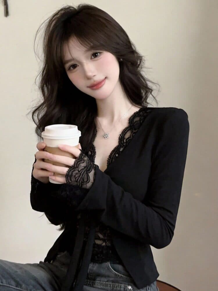 순수한 욕망 바람 섹시함 V넥 레이스 측면 페이크 레이어드 긴팔 티셔츠 여성 가을 새로운 인사이드 가져 가라. 벨트 가슴 패드 쇼트 스타일 맨위 이미지 2