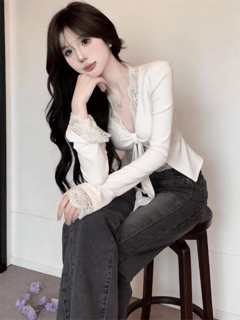 순수한 욕망 바람 섹시함 V넥 레이스 측면 페이크 레이어드 긴팔 티셔츠 여성 가을 새로운 인사이드 가져 가라. 벨트 가슴 패드 쇼트 스타일 맨위 상세 이미지 4