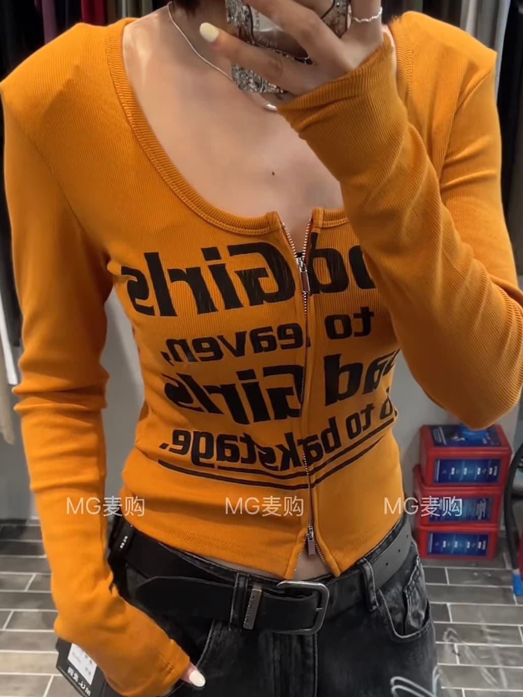 mg 밀 구매 2026 새로운 한국 스타일 알파벳 프린트 긴팔 티셔츠 몸매 가꾸기 디자인 센스 핫걸 지퍼 어깨 패드 맨위 이미지 3