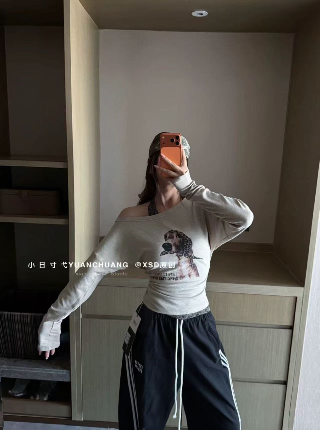 아메리칸 핫걸 패션 개 프린트 오프숄더 비스듬한 칼라 행침 목 페이크 레이어드 슬림해 보이는 긴팔 티셔츠 여성 가을 새로운 상세 이미지 5