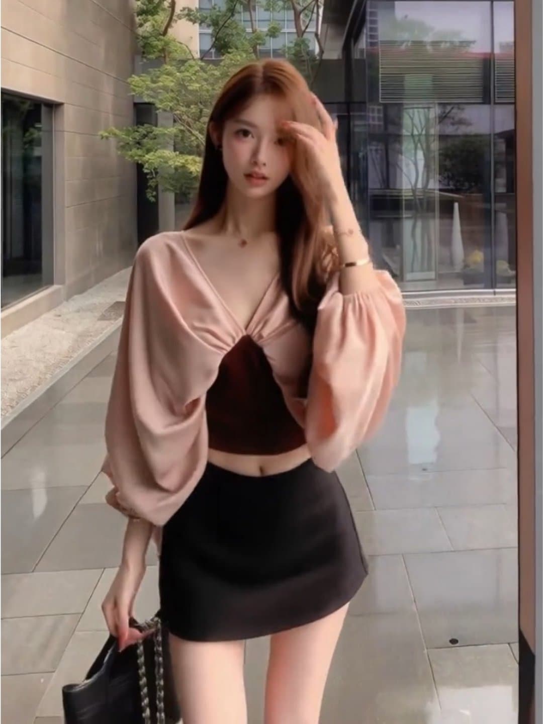 프랑스식 V넥 배색 패치워크 긴팔 여성 셔츠 2026 이른 가을 새로운 고유 한 아름다운 자이언트 잘 생긴 루즈핏 맨위 이미지 3