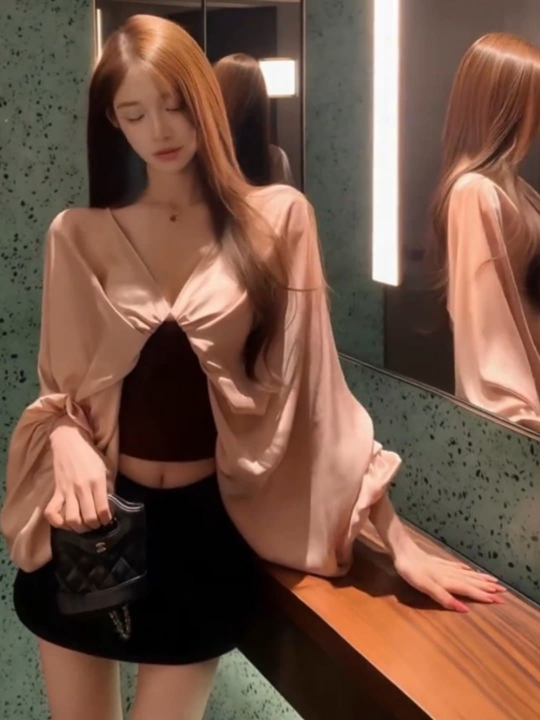 프랑스식 V넥 배색 패치워크 긴팔 여성 셔츠 2026 이른 가을 새로운 고유 한 아름다운 자이언트 잘 생긴 루즈핏 맨위 이미지 4