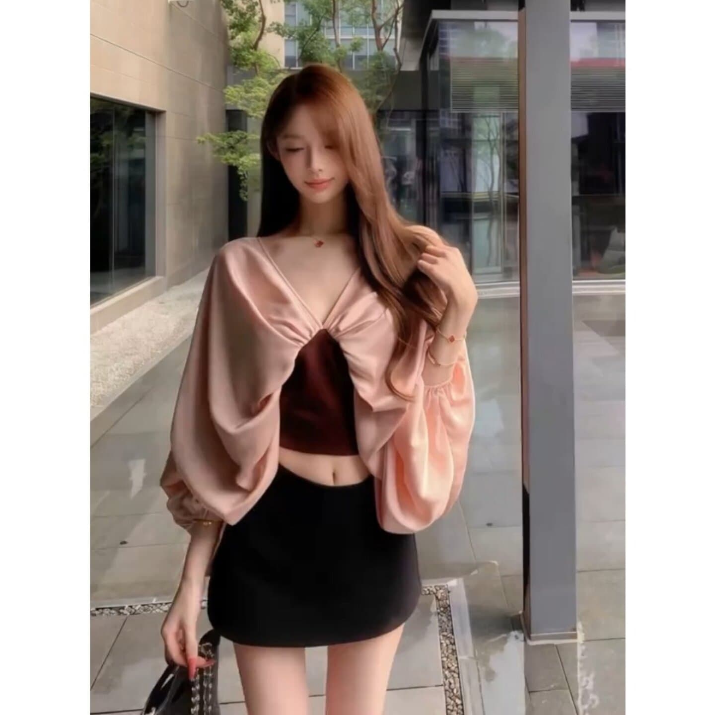 프랑스식 V넥 배색 패치워크 긴팔 여성 셔츠 2026 이른 가을 새로운 고유 한 아름다운 자이언트 잘 생긴 루즈핏 맨위 상세 이미지 1