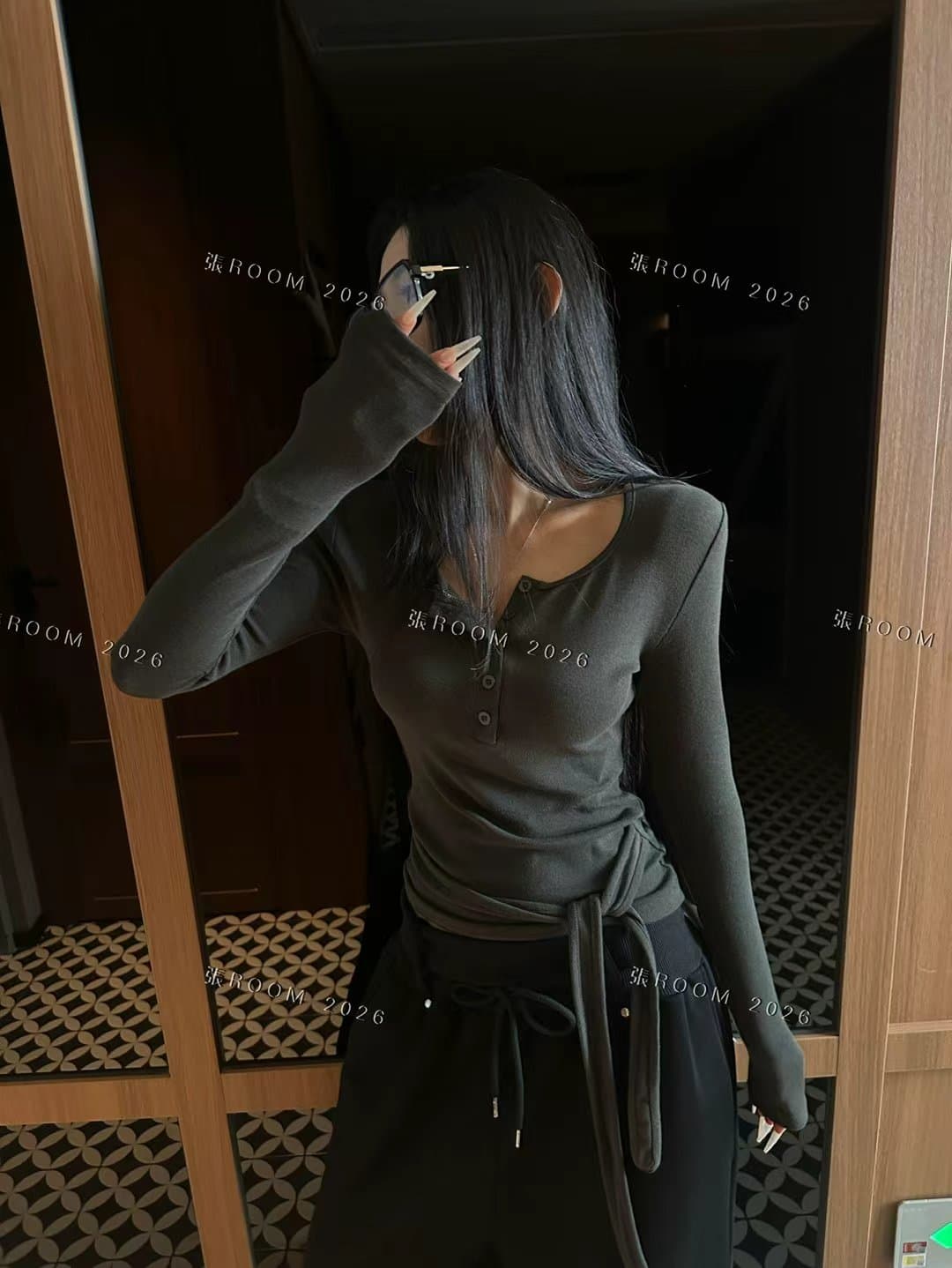 장 room 새로운 레이스 조각 u 칼라 긴팔 기본 셔츠 홀로우 아웃 백리스 몸매 가꾸기 슬림해 보이는 레이스업 허리 수축 맨위 상세 이미지 7