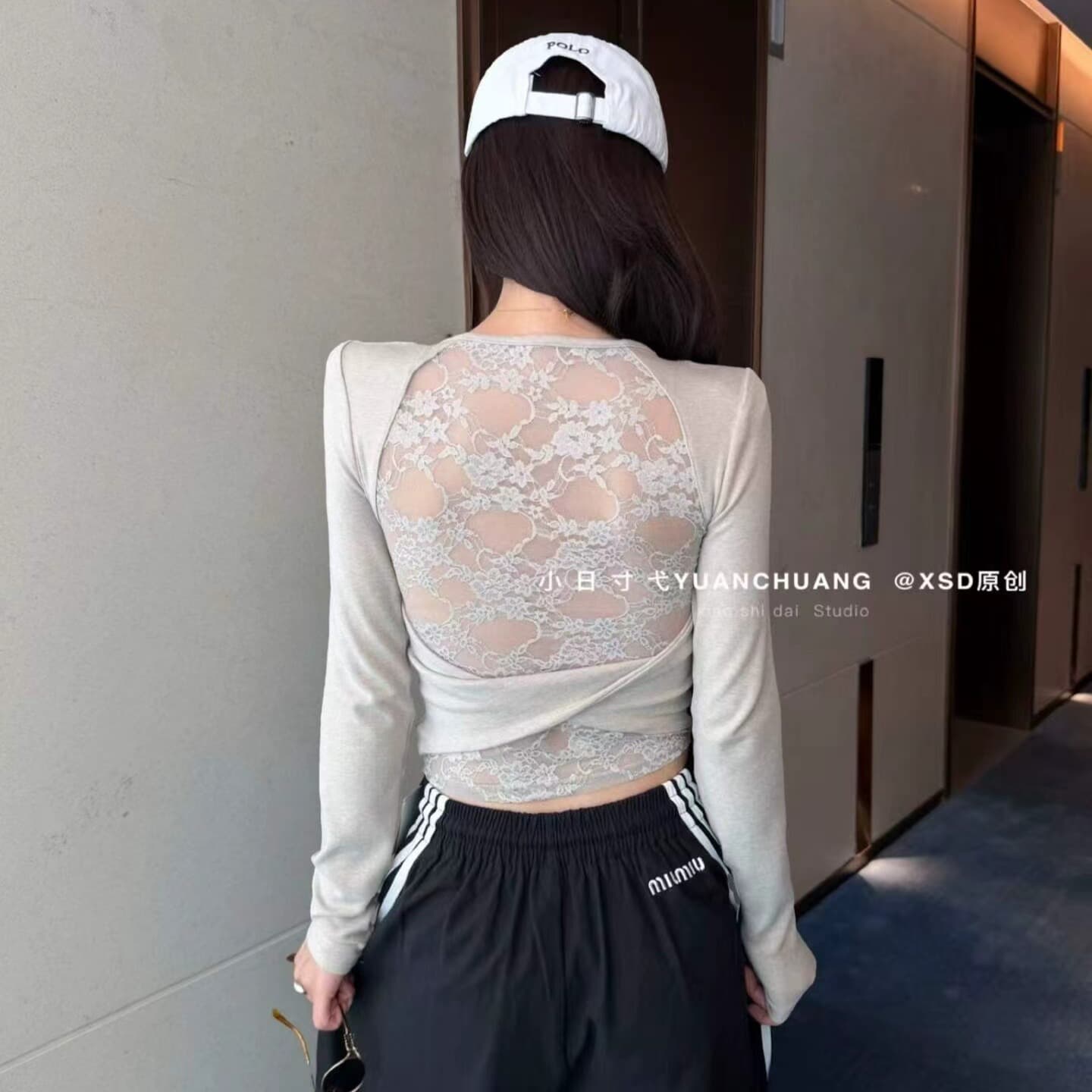 작은 시대 2026 가을 새로운 레이스 조각 u 칼라 긴팔 티셔츠 몸매 가꾸기 슬림해 보이는 기본 셔츠 순수한 욕망 핫걸 맨위 이미지 5