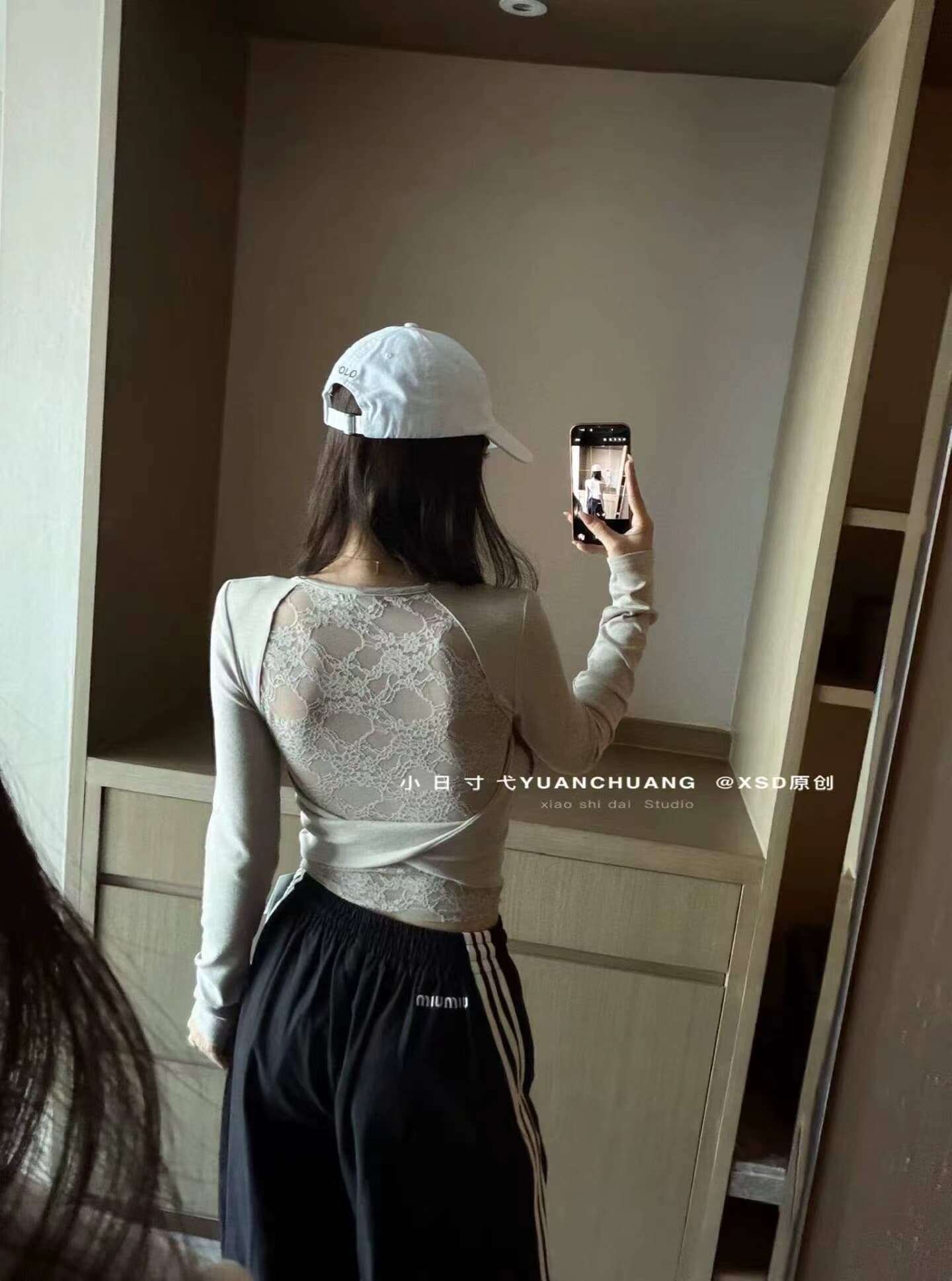 작은 시대 2026 가을 새로운 레이스 조각 u 칼라 긴팔 티셔츠 몸매 가꾸기 슬림해 보이는 기본 셔츠 순수한 욕망 핫걸 맨위 상세 이미지 15