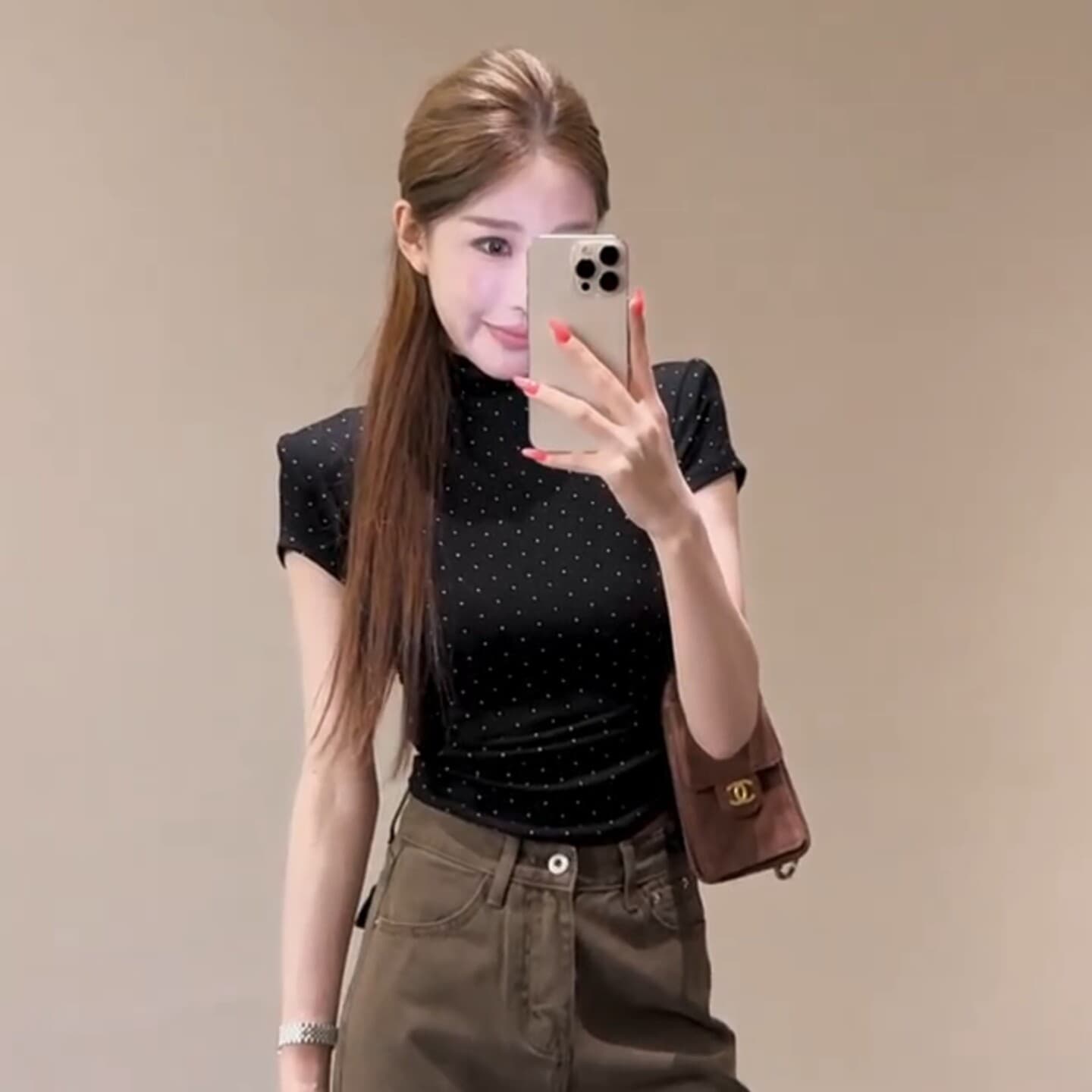 반하이넥 도트 무늬 긍정적 인 어깨 반팔 티셔츠 여성 인사이드 가져 가라. 기본 셔츠 2026 가을 겨울 새로운 몸매 가꾸기 슬림해 보이는 맨위 트렌디 상세 이미지 1