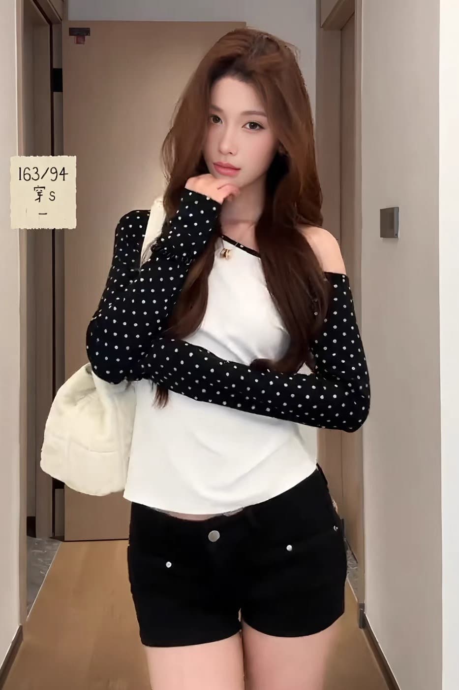 순수한 욕망 바람 배색 도트 무늬 디자인 센스 비스듬한 어깨 긴팔 티셔츠 여성 이른 가을 새로운 슬림해 보이는 다용도 몸매 가꾸기 작은 맨위 이미지 6
