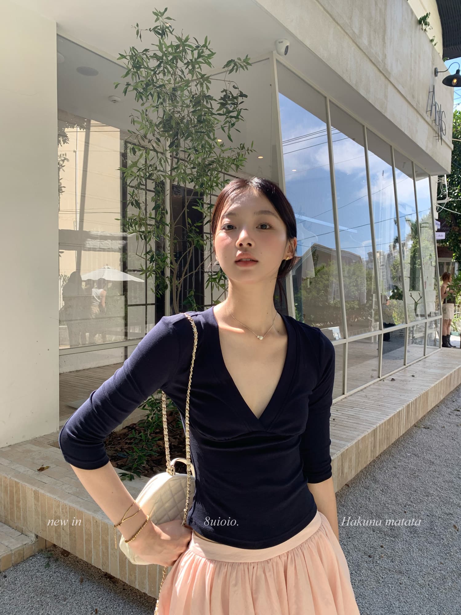 단색 깊은 V 넥 쇼트 스타일 티셔츠 여성 여름 새로운 허리 수축 슬림해 보이는 다용도 얇은 맨위 이미지 3