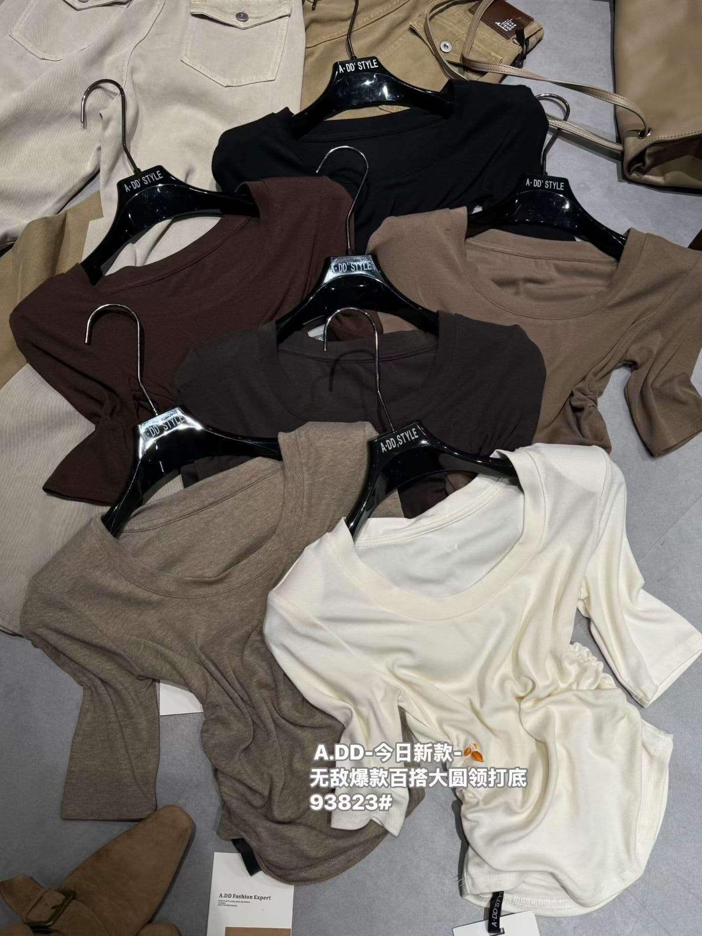 2026 가을 새로운 한국 스타일 패션 다용도 슬림해 보이는 품격 라운드 넥 반팔 티셔츠 여성 트렌디 상세 이미지 3