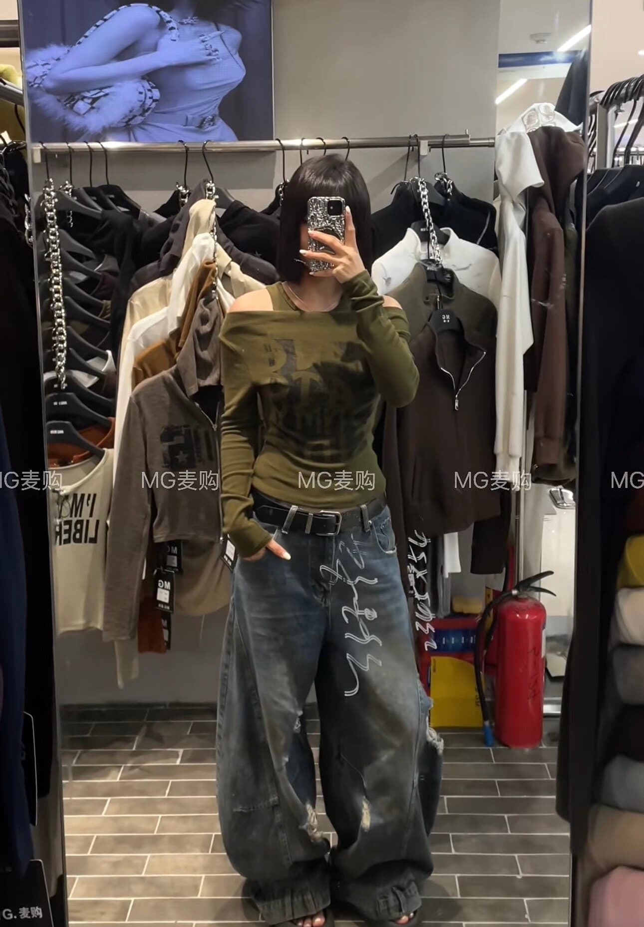 mg 밀 구매 2026 새로운 알파벳 프린트 행침 목 오프숄더 긴팔 기본 셔츠 몸매 가꾸기 디자인 센스 핫걸 맨위 상세 이미지 10