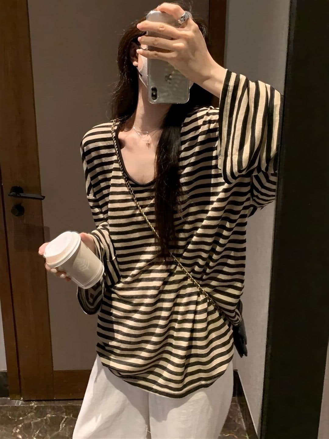 한 부서 chic 느긋한 바람 스트라이프 V넥 긴팔 티셔츠 여성 이른 가을 새로운 느슨함 슬림해 보이는 캐주얼 센스 다용도 맨위