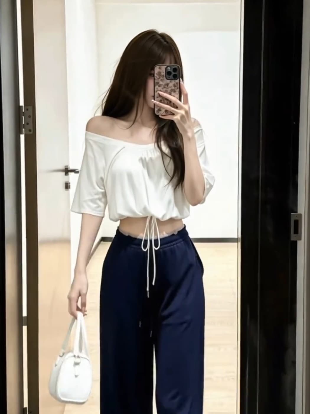 한 부서 화이트 보트넥 오프숄더 중간 소매 티셔츠 여성 이른 가을 새로운 루즈핏 슬림해 보이는 펌프 Pleat 허리 수축 쇼트 스타일 맨위 이미지 3