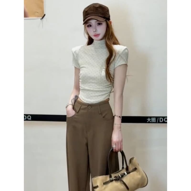한 부서 핫걸 바람 도트 무늬 스탠드 칼라 반팔 티셔츠 여성 이른 가을 새로운 몸매 가꾸기 슬림해 보이는 인사이드 가져 가라. 만나는 쇼트 스타일 맨위