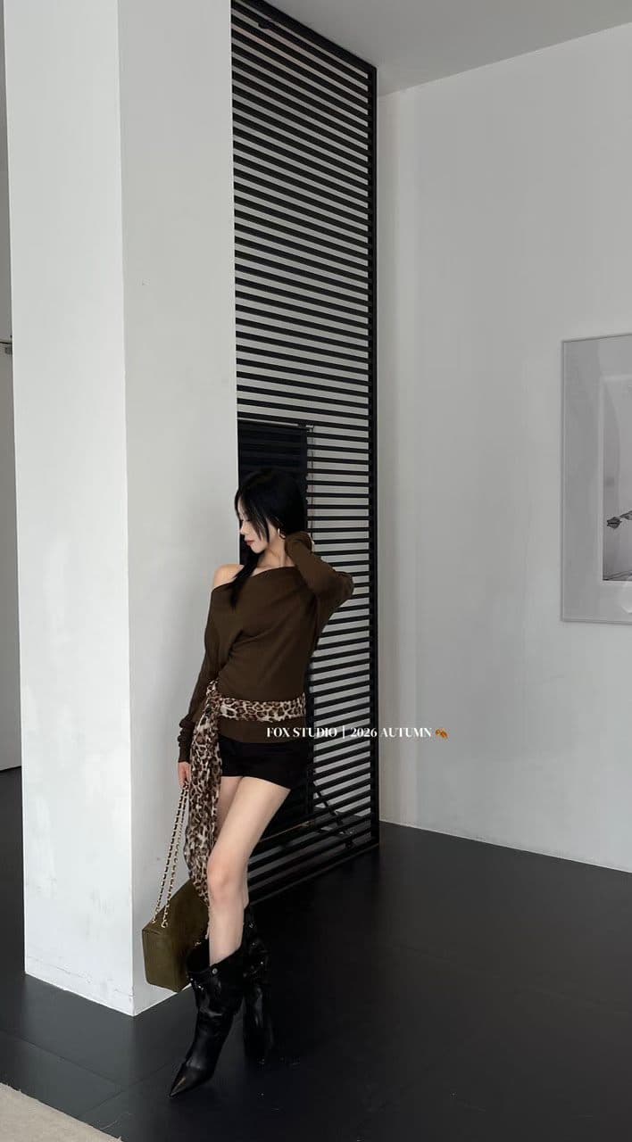2026 가을 새로운 오프숄더 긴팔 티셔츠 여성 몸매 가꾸기 슬림해 보이는 디자인 센스 기본 셔츠 맨위 경기 스카프 상세 이미지 3