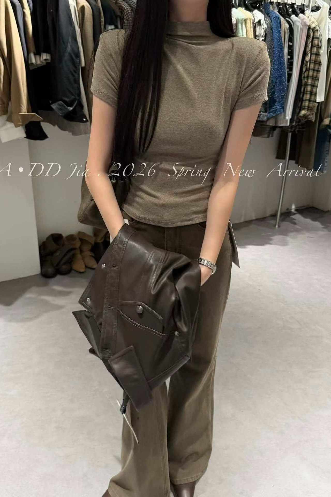 add 터틀넥 기본 셔츠 2026 이른 가을 새로운 한국 스타일 다용도 몸매 가꾸기 슬림해 보이는 반팔 티셔츠 핫걸 맨위 여성 이미지 7