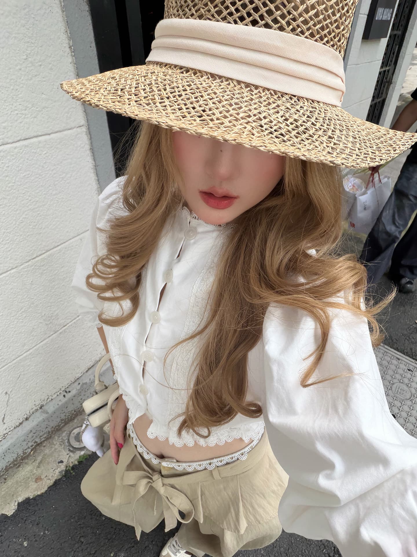 프랑스식 레이스 레이스 거품 소매 쇼트 스타일 흰 셔츠 몸매 가꾸기 슬림해 보이는 다용도 셔츠 여성 이미지 2