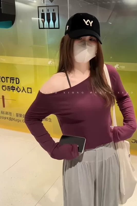 한 부서 품격 미니멀리즘 단색 비스듬한 어깨 긴팔 티셔츠 여성 가을 순수한 욕망 슬림해 보이는 다용도 쇼트 스타일 기본 셔츠 맨위 이미지 7